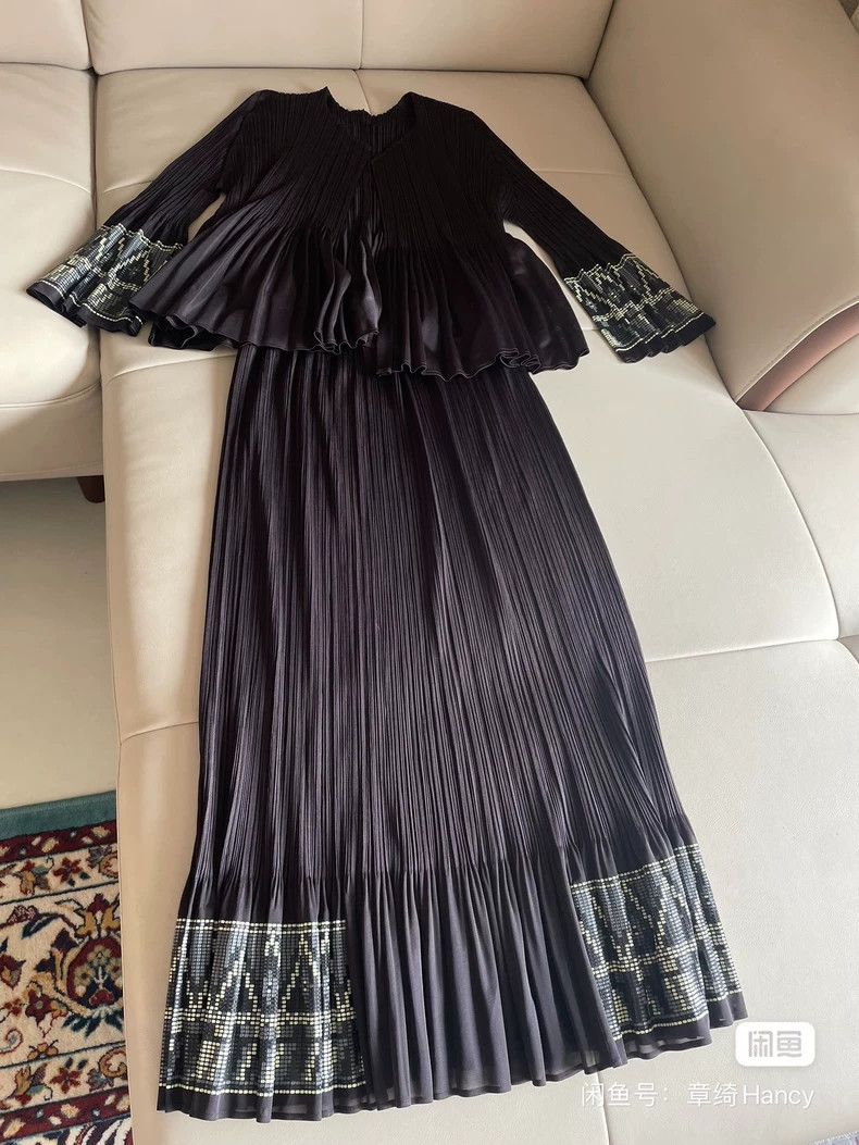 Issey Miyake Issey Miyake size:3 Black pleated skirt Size 42" / US 20 - 4 Thumbnail