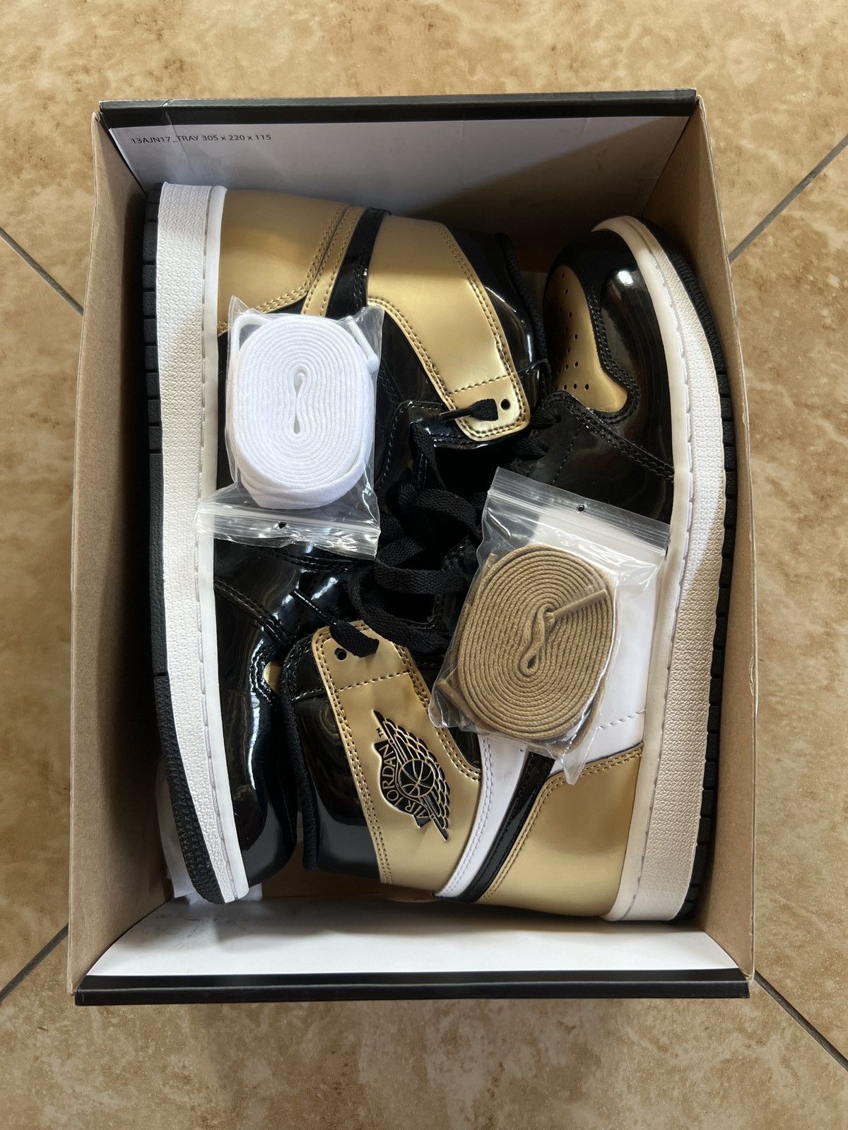 Jordan Brand × Nike Air Jordan 1 Retro High OG NRG “Gold Toe” Size US 9.5 / EU 42-43 - 6 Thumbnail