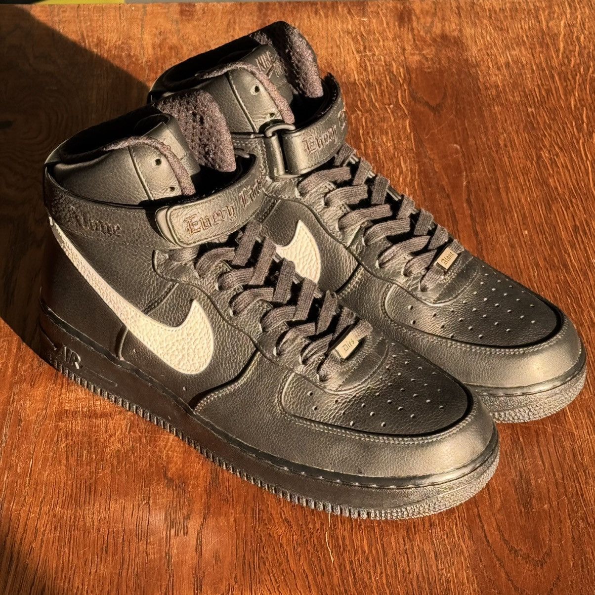 Nike × Vlone Air force Vlone 1/100 friends & family London Size US 10.5 / EU 43-44 - 1 Thumbnail