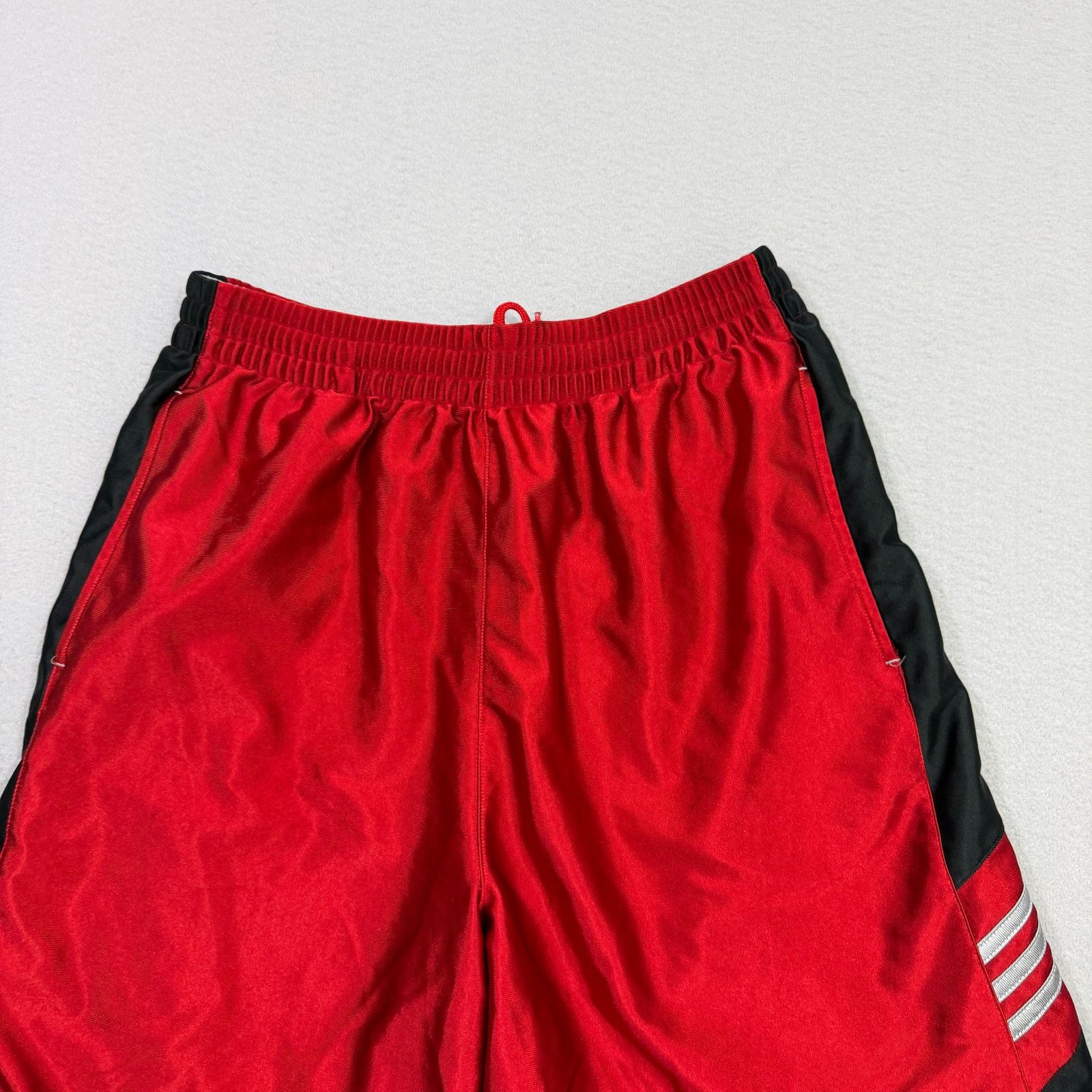 Adidas Vintage Adidas Reversible Shorts Medium Red Gray Athletic Size US 32 / EU 48 - 2 Thumbnail