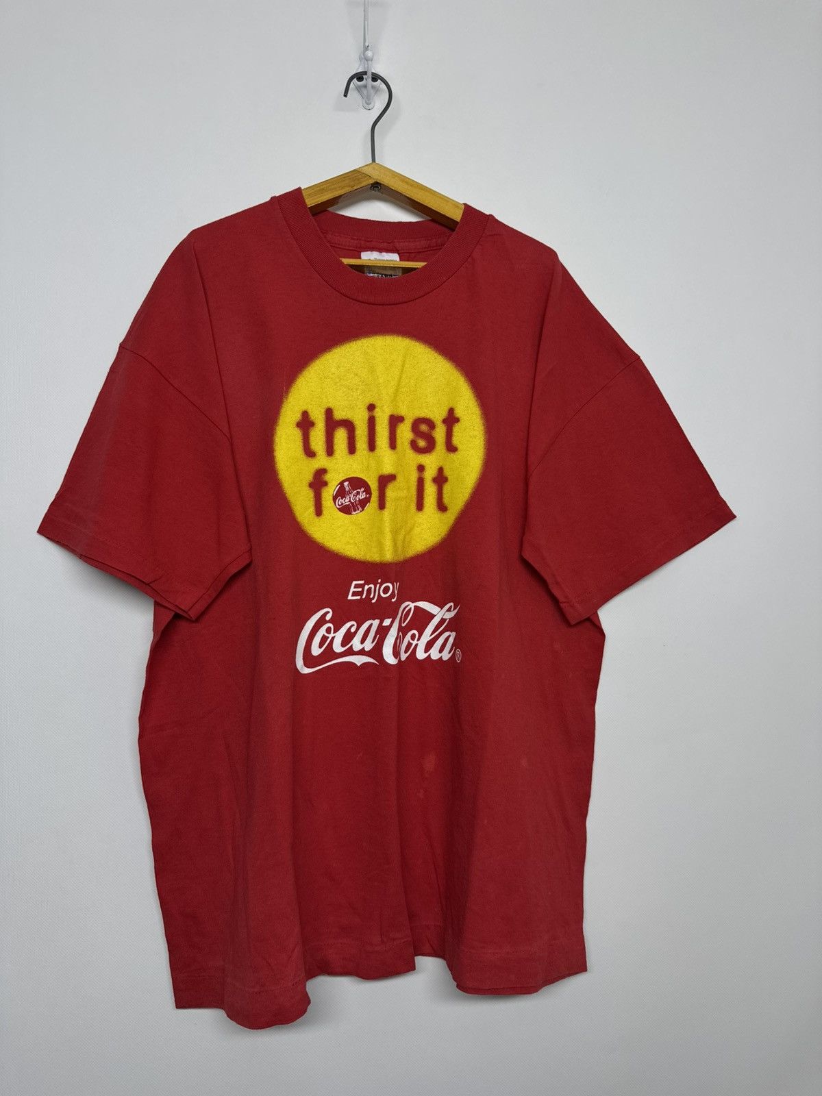 Coca Cola Vintage Coca Cola enjoy T-shirt band tee XLarge red Size US XL / EU 56 / 4 - 4 Thumbnail