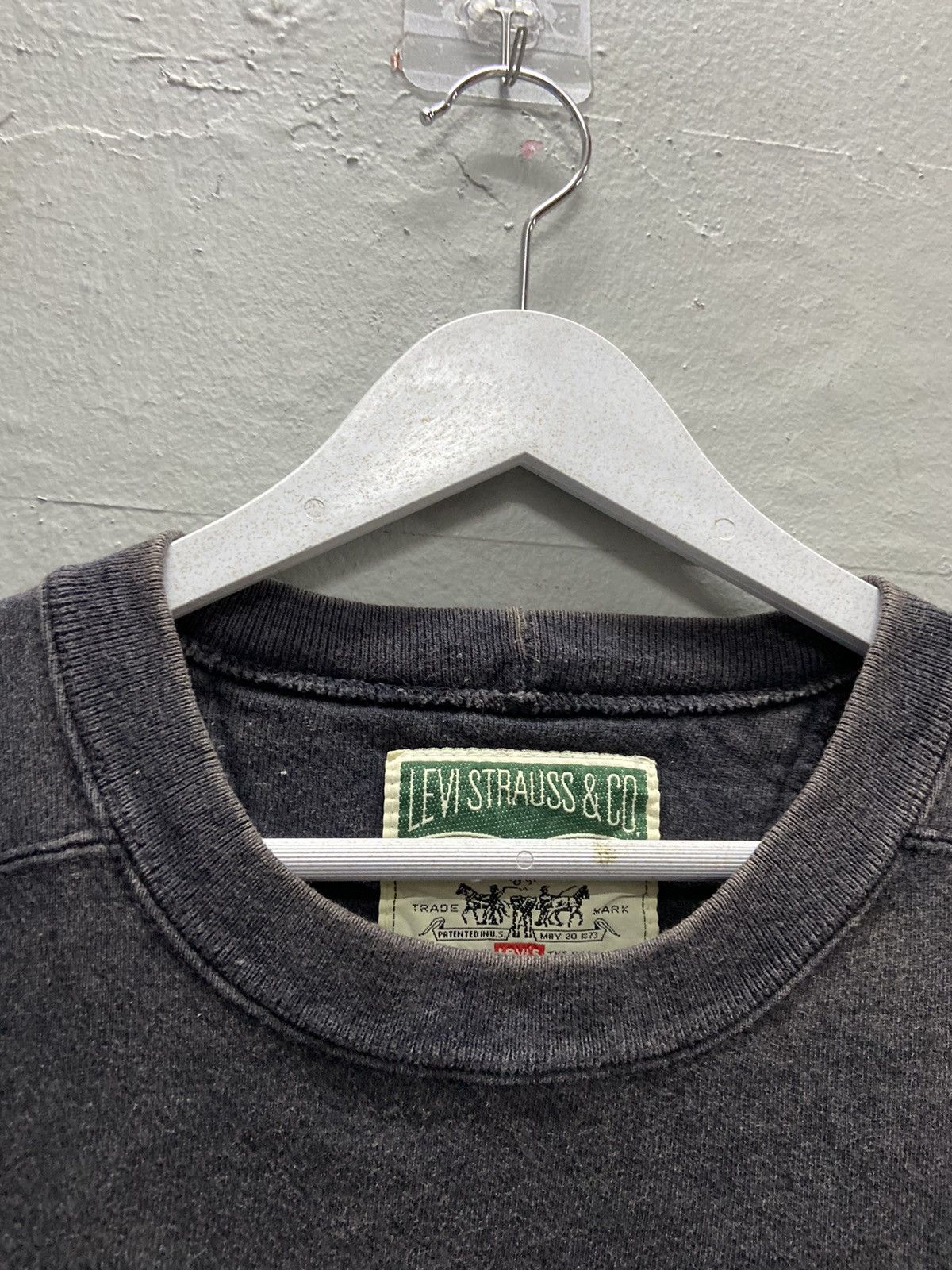 Levi's VINTAGE LEVI’S STRAUSS & CO SLEEVELESS PULLOVER SWEATSHIRT Size US M / EU 48-50 / 2 - 3 Thumbnail