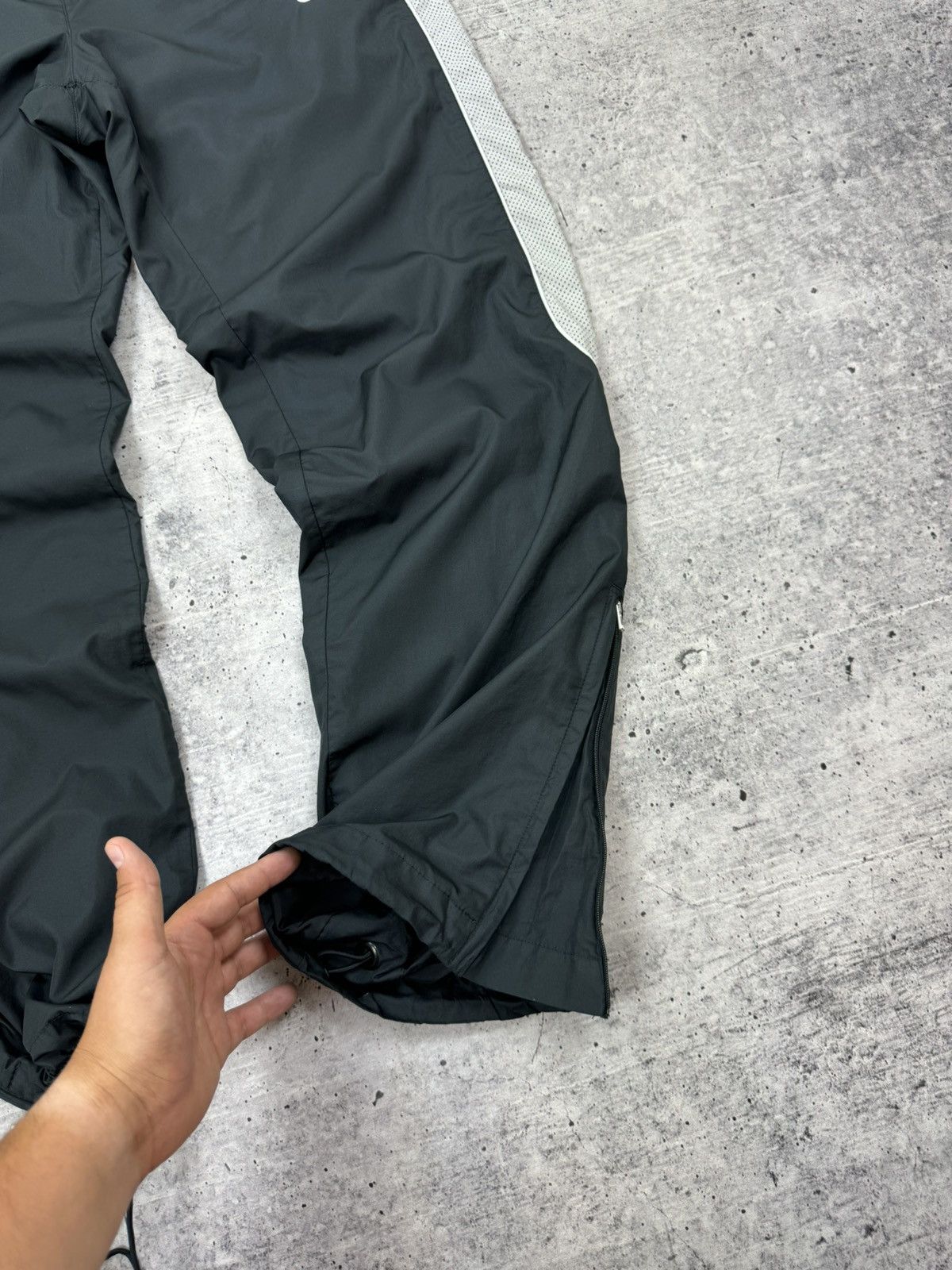 Nike Vintage Nike Swoosh Logo Nylon Drill Track Pants Joggers S Size US 30 / EU 46 - 6 Thumbnail