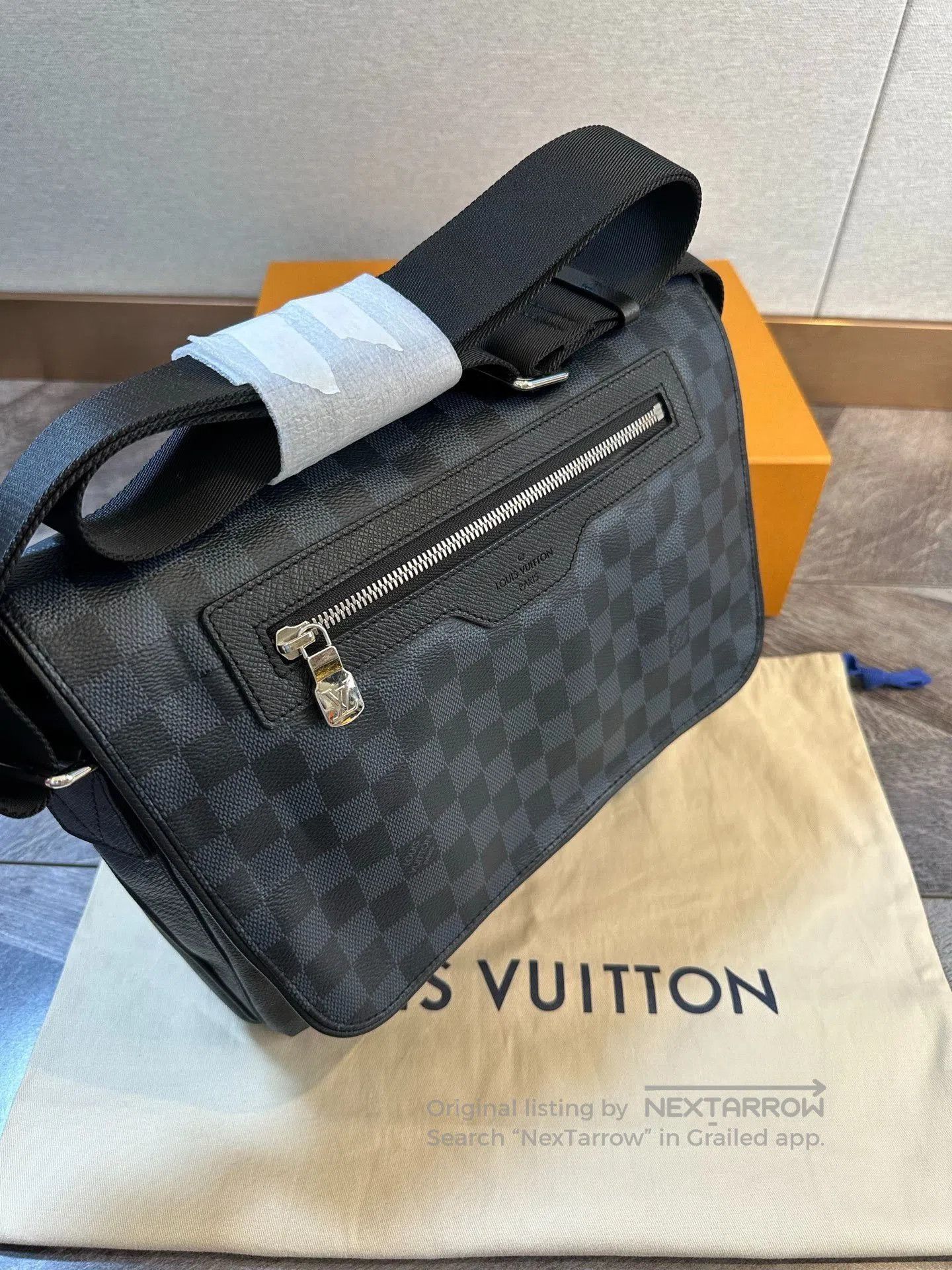 Louis Vuitton LV Black Blue Checkerboard Messenger Bag. Size ONE SIZE - 4 Thumbnail