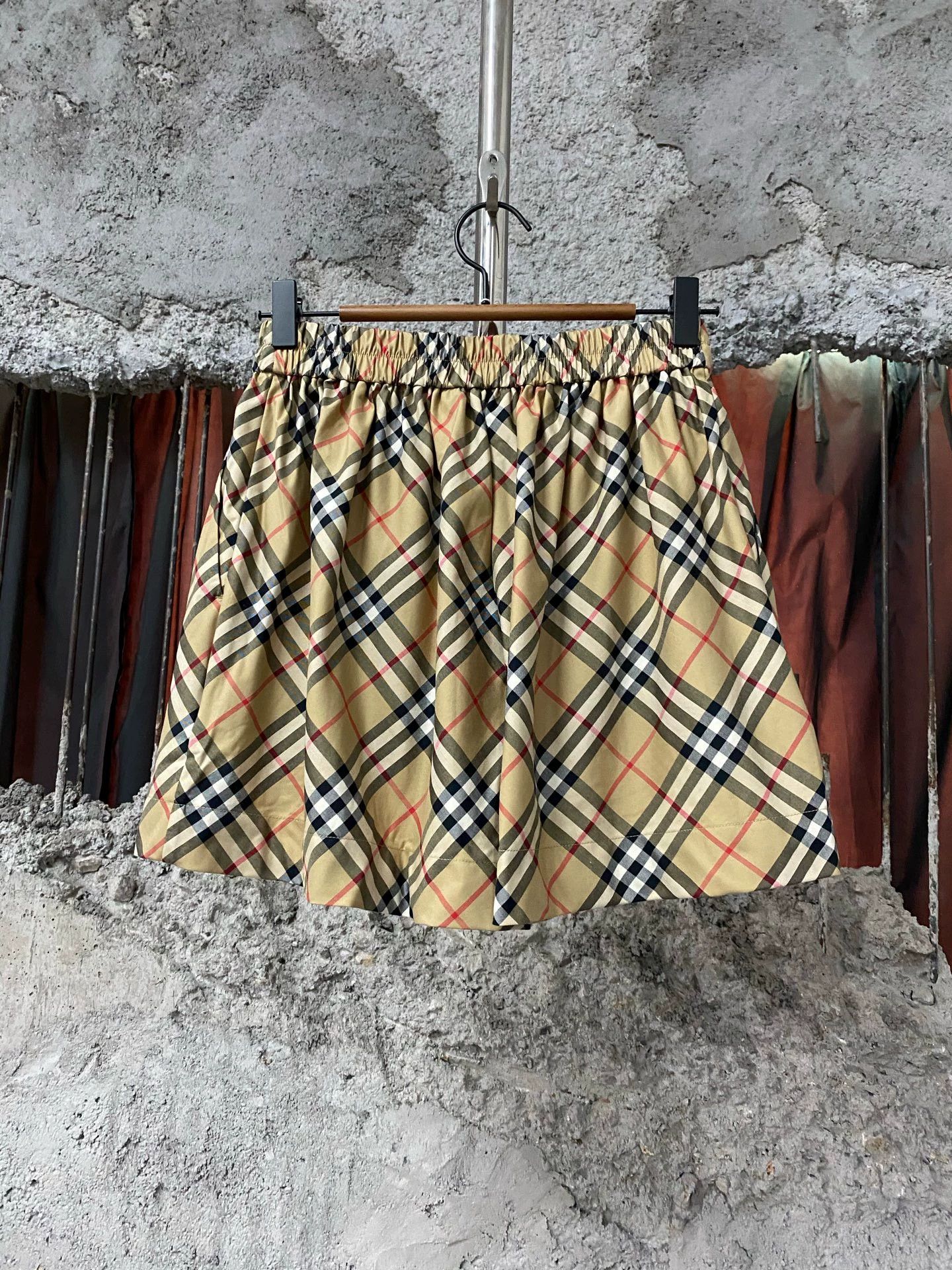Burberry Burberry 14Y new shorts Size 24" / US 00 / IT 34 - 2 Thumbnail