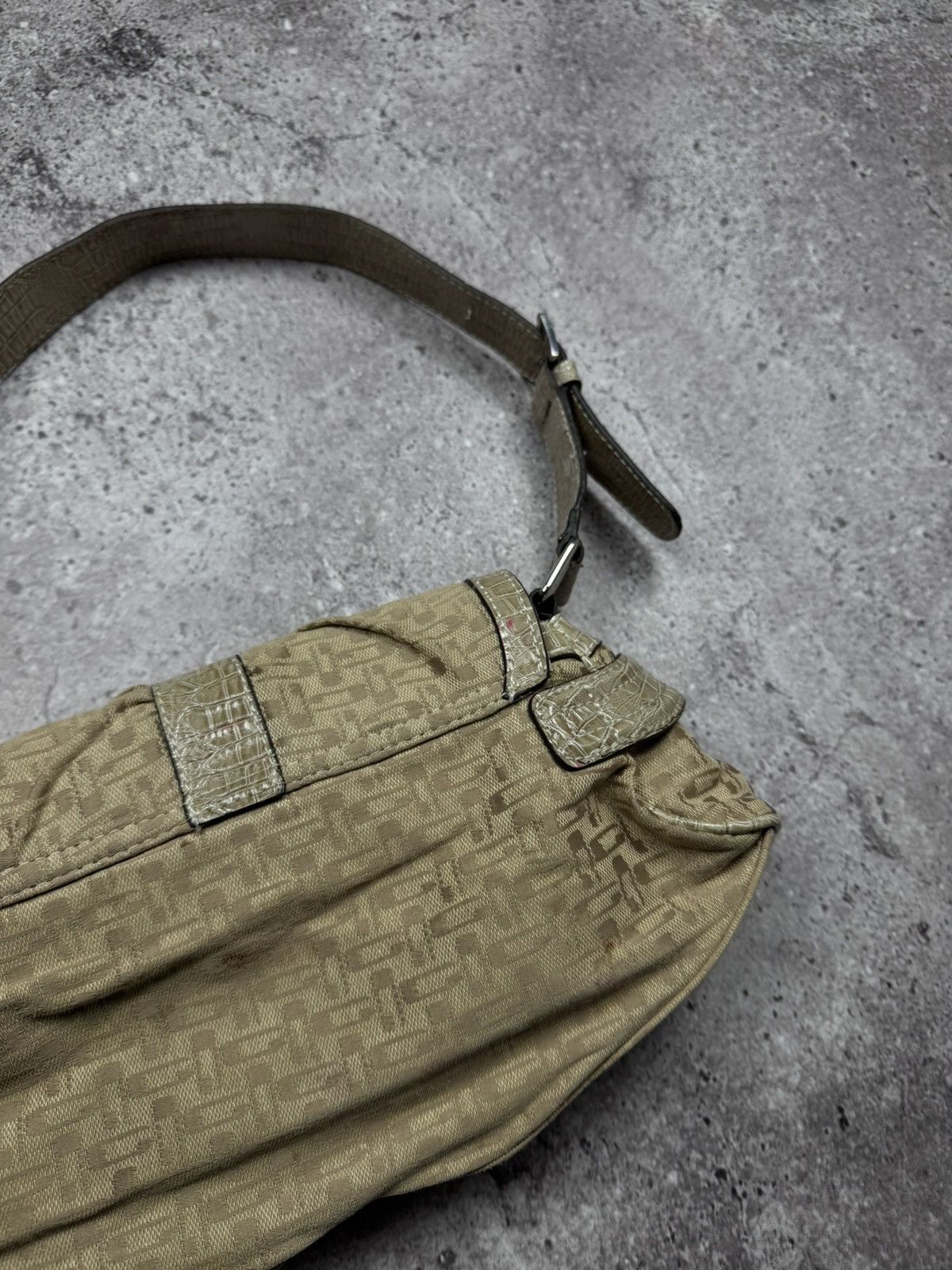 Guess Vintage Guess Monogram Y2K Leather Shoulder/Hand 00’s Bag Size ONE SIZE - 14 Thumbnail
