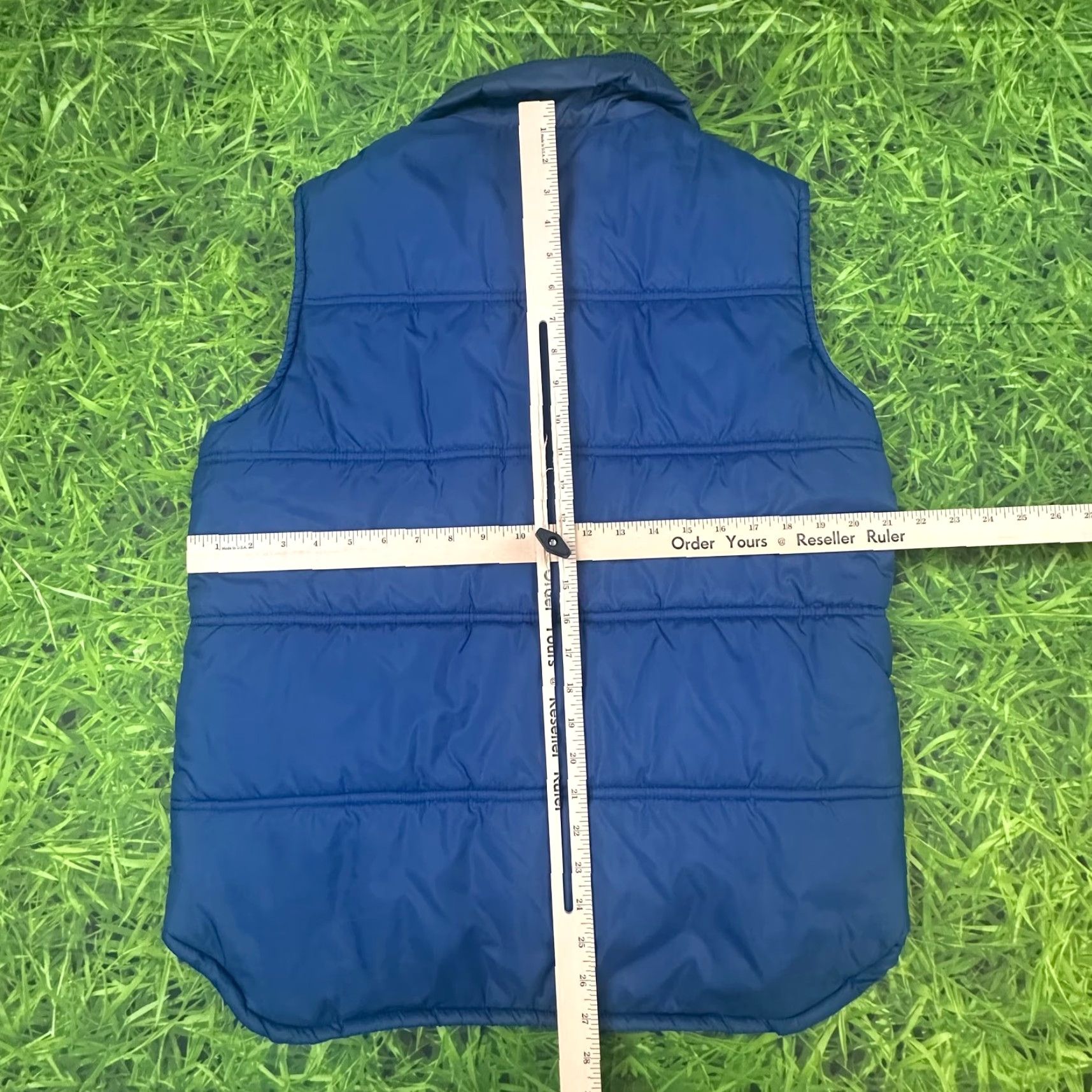 Vintage VINTAGE Alpine Ski Blue Puffer Vest Mens M Size Blue Nylon Snap Warm Quilted Lined Stand-Up Collar Casual Outdoor Sportsman Ski Size US M / EU 48-50 / 2 - 7 Thumbnail