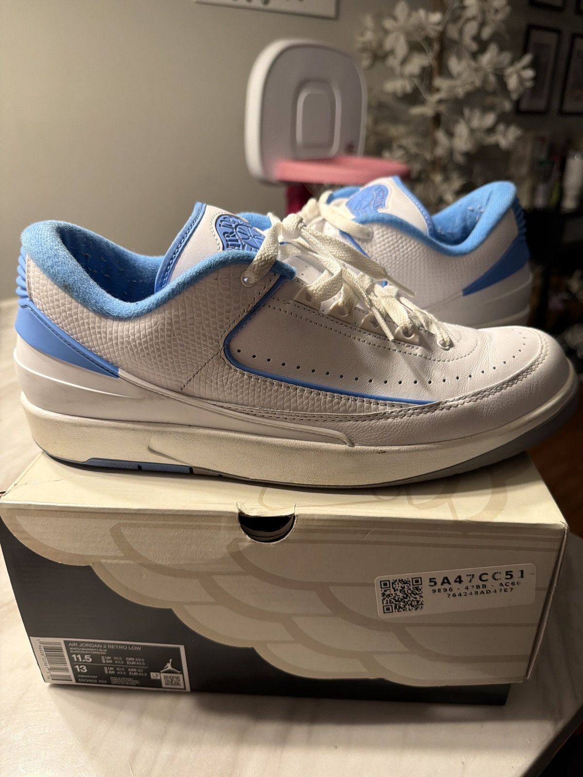 Jordan Brand Jordan 2 Retro Low UNC Size US 11.5 / EU 44-45 - 1 Thumbnail