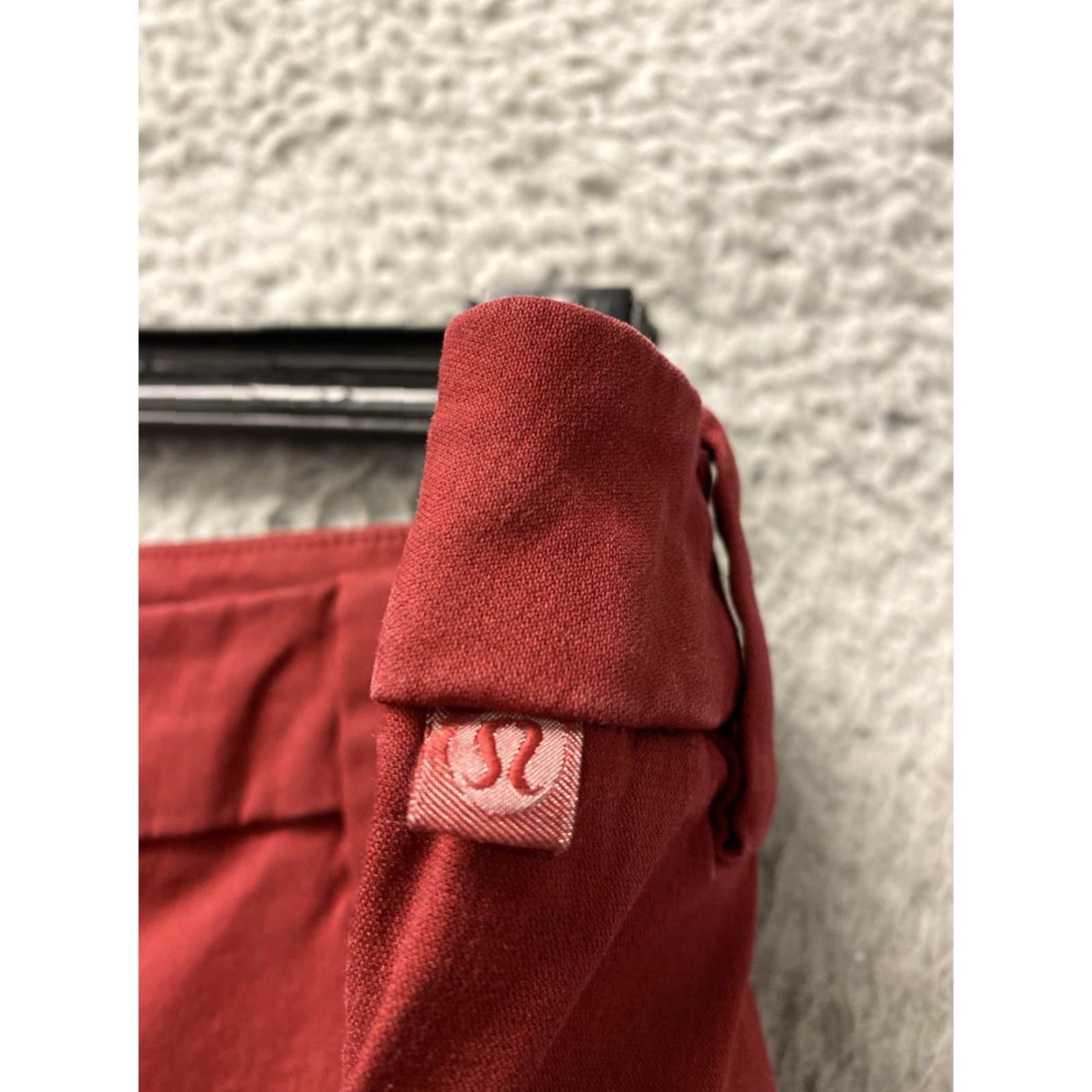 Lululemon VINTAGE Lululemon Men Shorts Chino Golf/ athleisure Size 36 Red Size US 36 / EU 52 - 3 Thumbnail