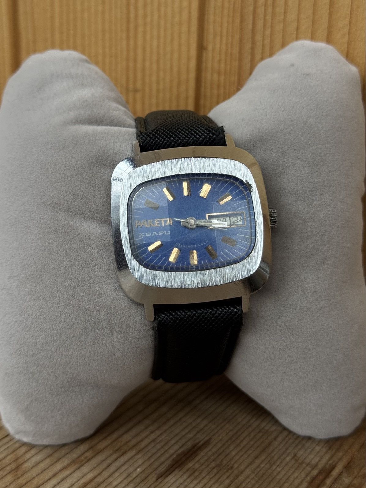 Designer × Vintage 🚀Raketa USSR 90s Watch awesome rare heavy *Ракета* Size ONE SIZE - 1 Thumbnail