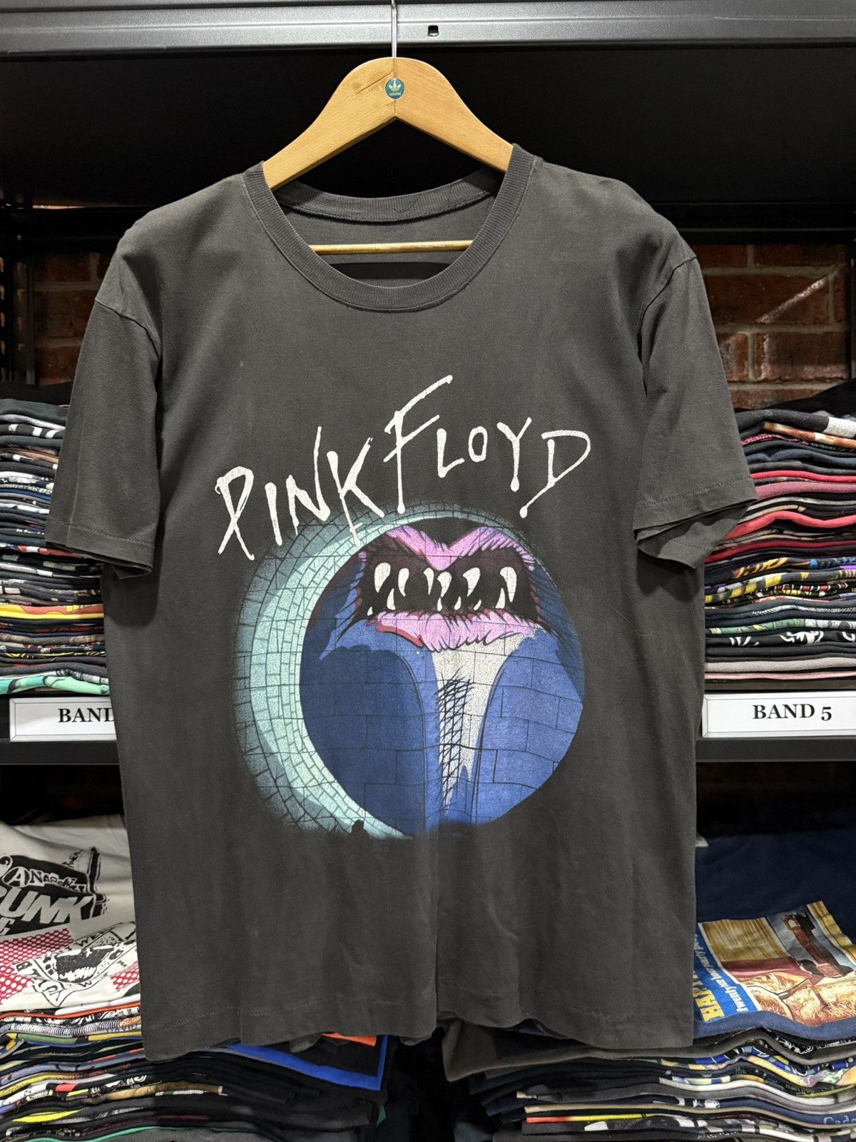 Band Tees Vintage 90s Pink Floyd The Wall Faded Tee Size US L / EU 52-54 / 3 - 1 Thumbnail