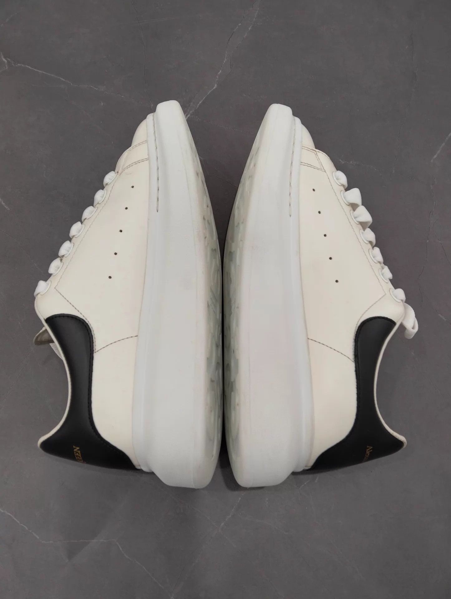 Alexander McQueen Alexander McQueen white sneakers EUR 39 Size US 6.5 / EU 39-40 - 2 Thumbnail