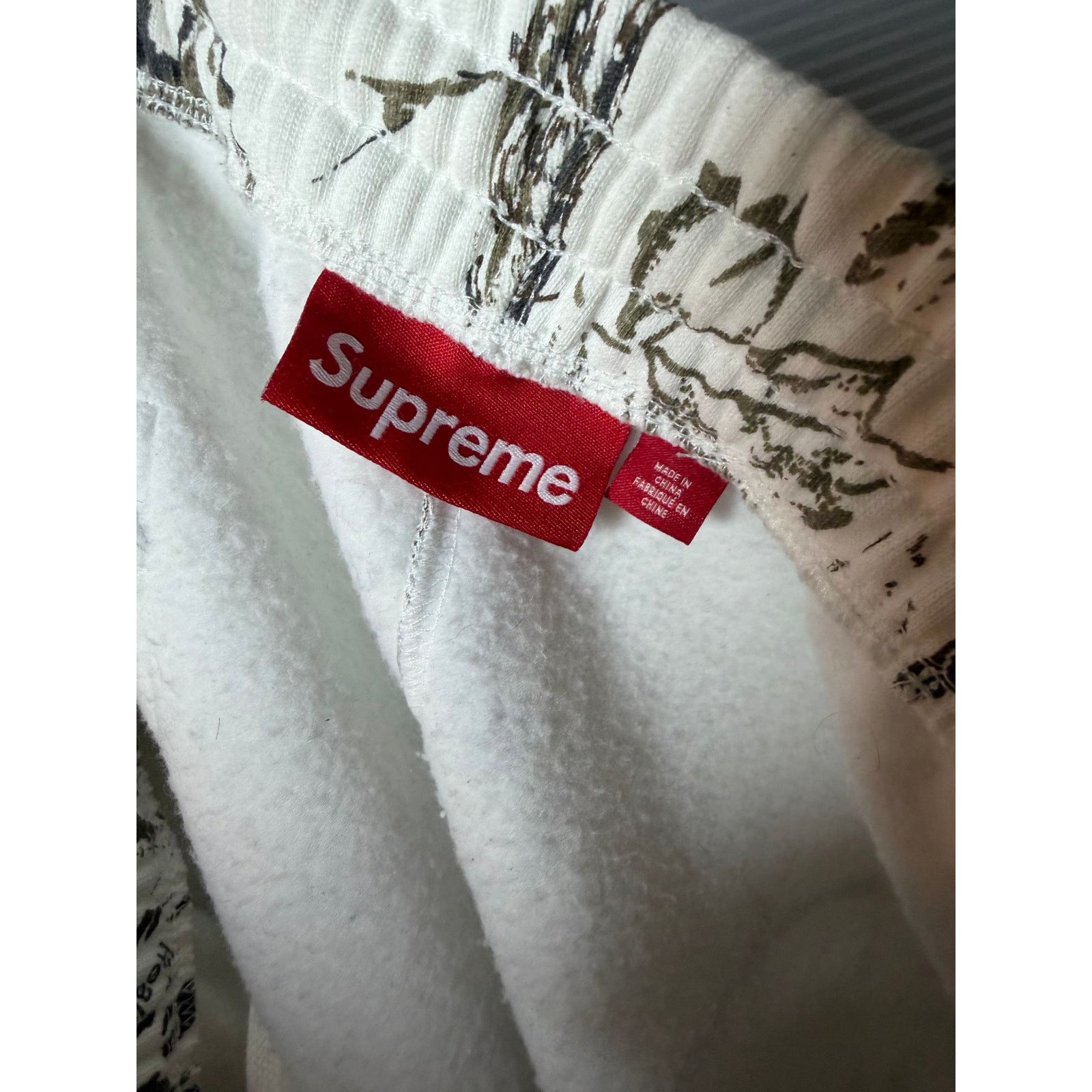 Supreme Supreme Small Box Sweatpant 'Snow Camo' Size US 34 / EU 50 - 4 Thumbnail