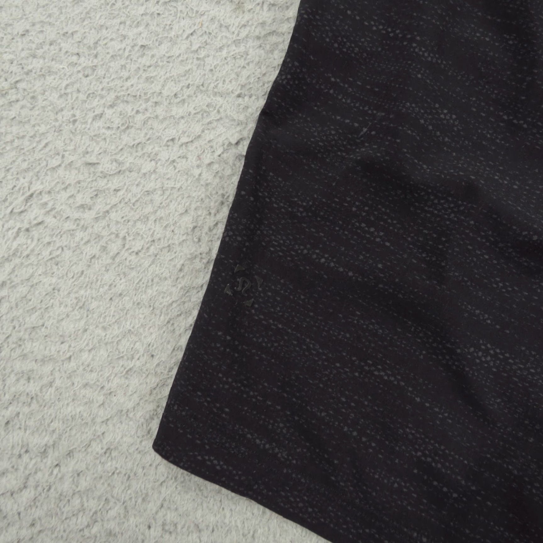 Lululemon Lululemon T.H.E. Short Mens Small 9" Linerless Deep Coal Texture Updated Running Shirt Size US 29 - 4 Thumbnail