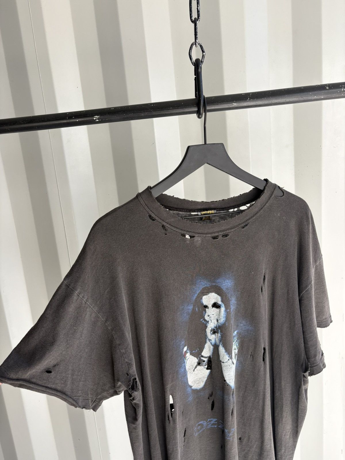 Band Tees Vintage Ozzy Thrashed Faded Distressed GRUNGE Shirt Band Size US XL / EU 56 / 4 - 5 Thumbnail