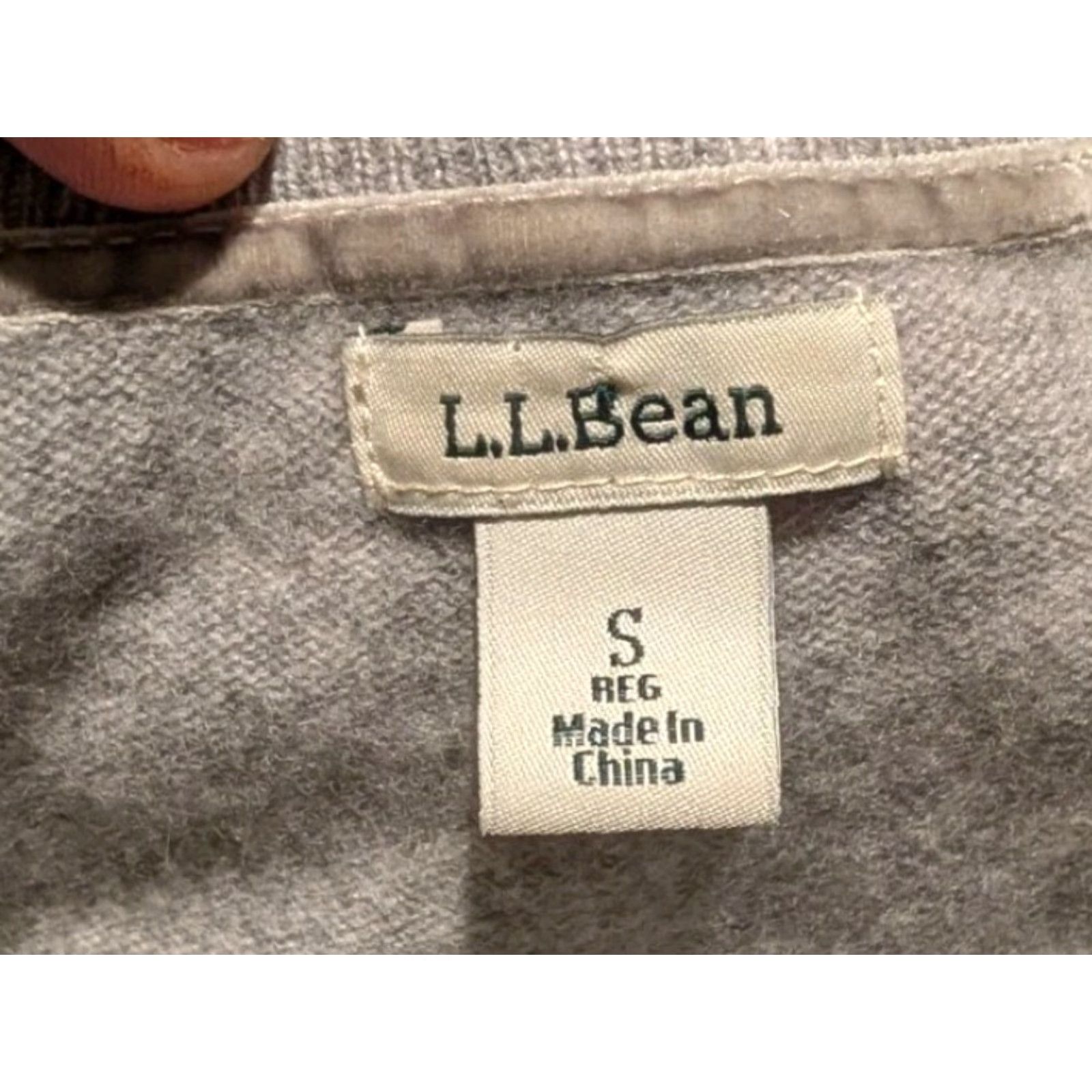 Vintage L.L. Bean Cashmere Pullover V-Neck Sweater Womens S Gray Preppy Long Sleeve Size S / US 4 / IT 40 - 3 Thumbnail