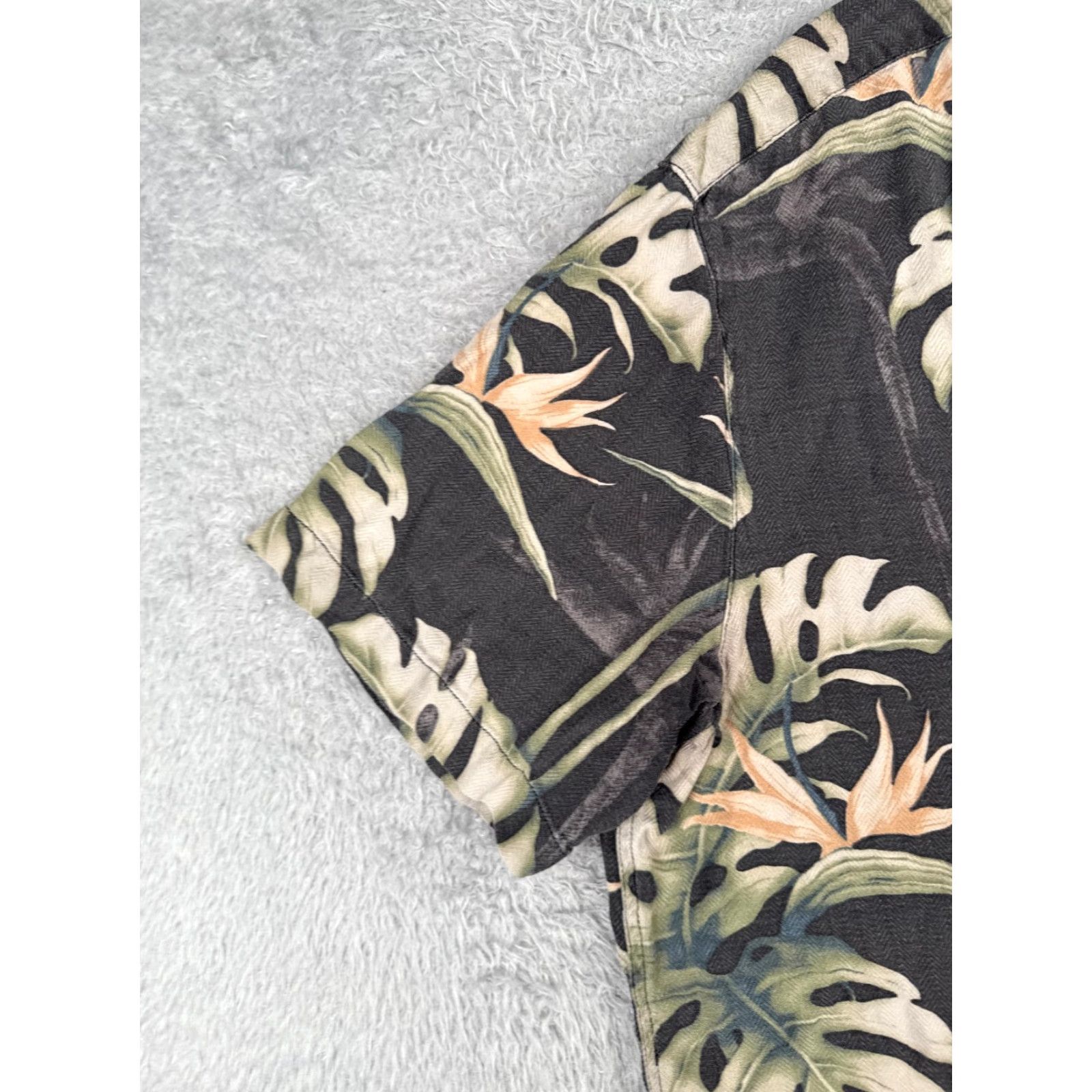 Paradise Caribbean Shirt Men XL Black Silk Blend Hawaiian Floral Short Sleeve Button-Up Collared Pocket Resort Vacation Luau Aloha 90s Size US XL / EU 56 / 4 - 3 Thumbnail
