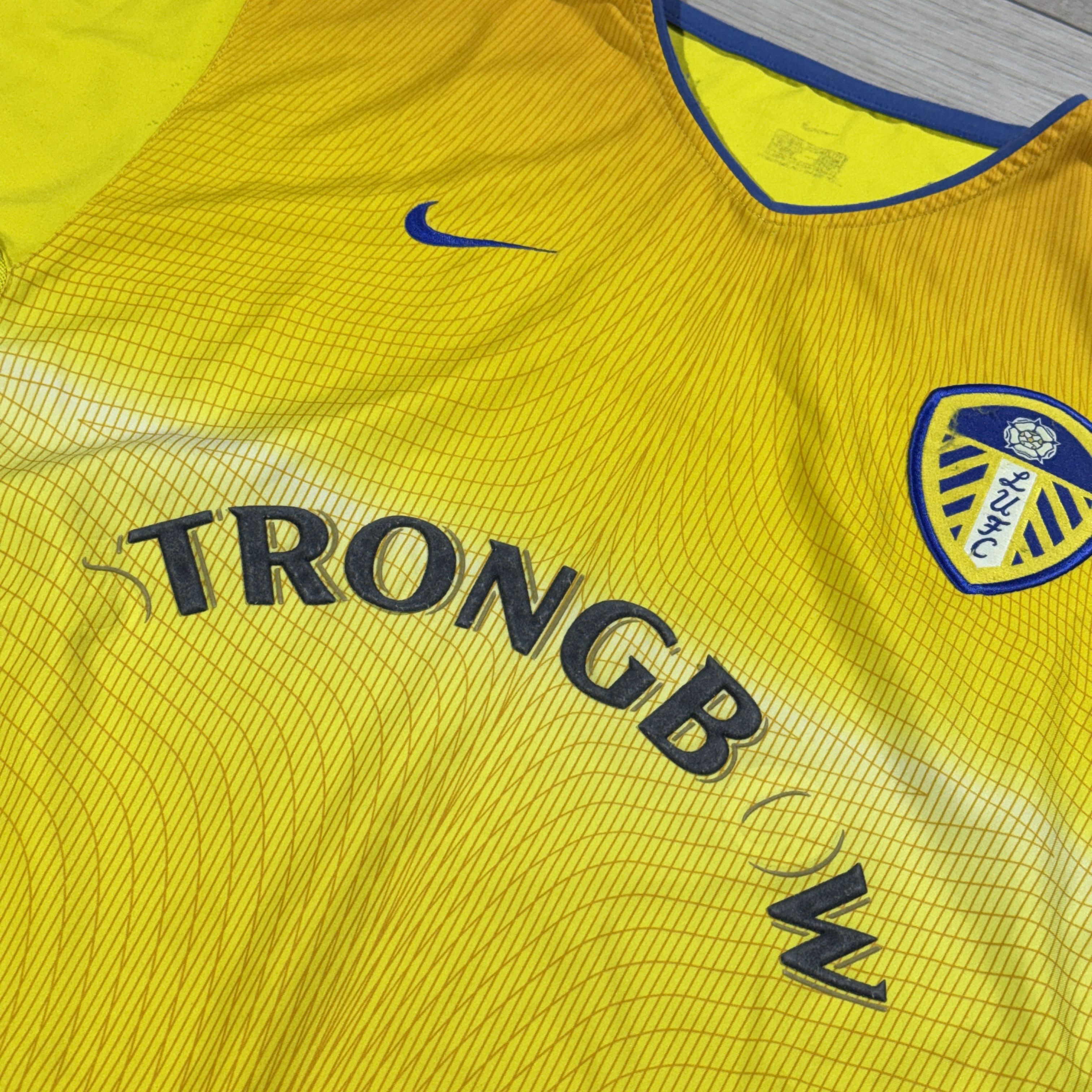 Nike Leeds United 2002-2004 Nike Strongbow Away Jersey Size L Size US L / EU 52-54 / 3 - 4 Thumbnail