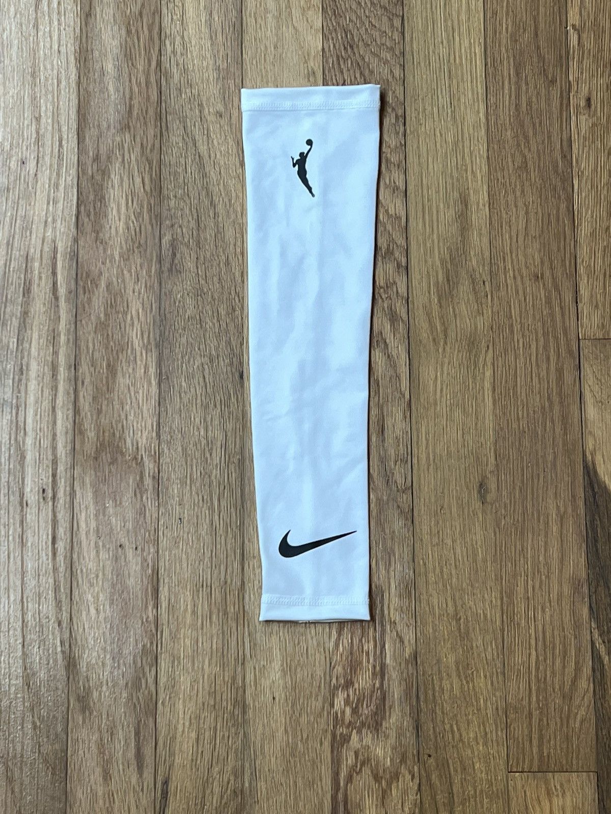 Nike Nike WNBA Dri-Fit White Shooter Elite Single Arm Sleeve Size ONE SIZE - 3 Thumbnail