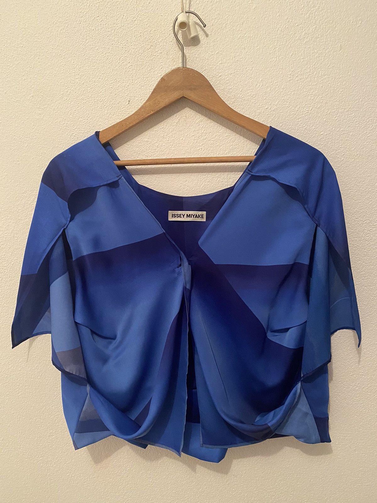 Issey Miyake Issey Miyake Poncho shirts Size XXS / US 00 / IT 34 - 1 Thumbnail