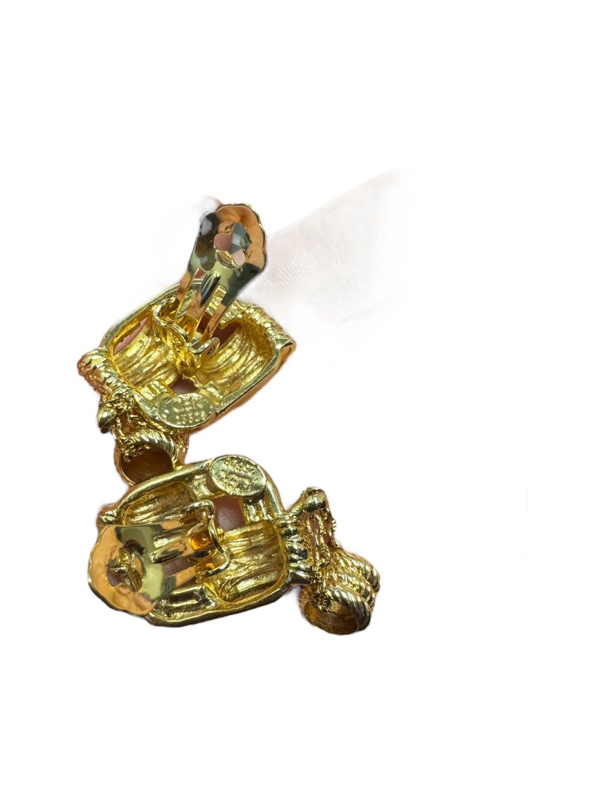 Designer × Jewelry × Vintage VINTAGE CLIP-ON EARRING WITH A RENAISSANCE REVIVAL DESIGN Size ONE SIZE - 5 Thumbnail