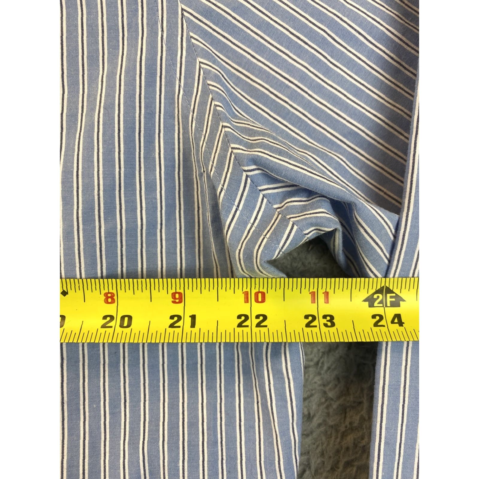 Croft & Barrow VINTAGE Croft & Barrow Men's Dress Shirt Long Sleeve Large Blue Stripes Casual Business Formal 77-25 Size 42R - 7 Thumbnail
