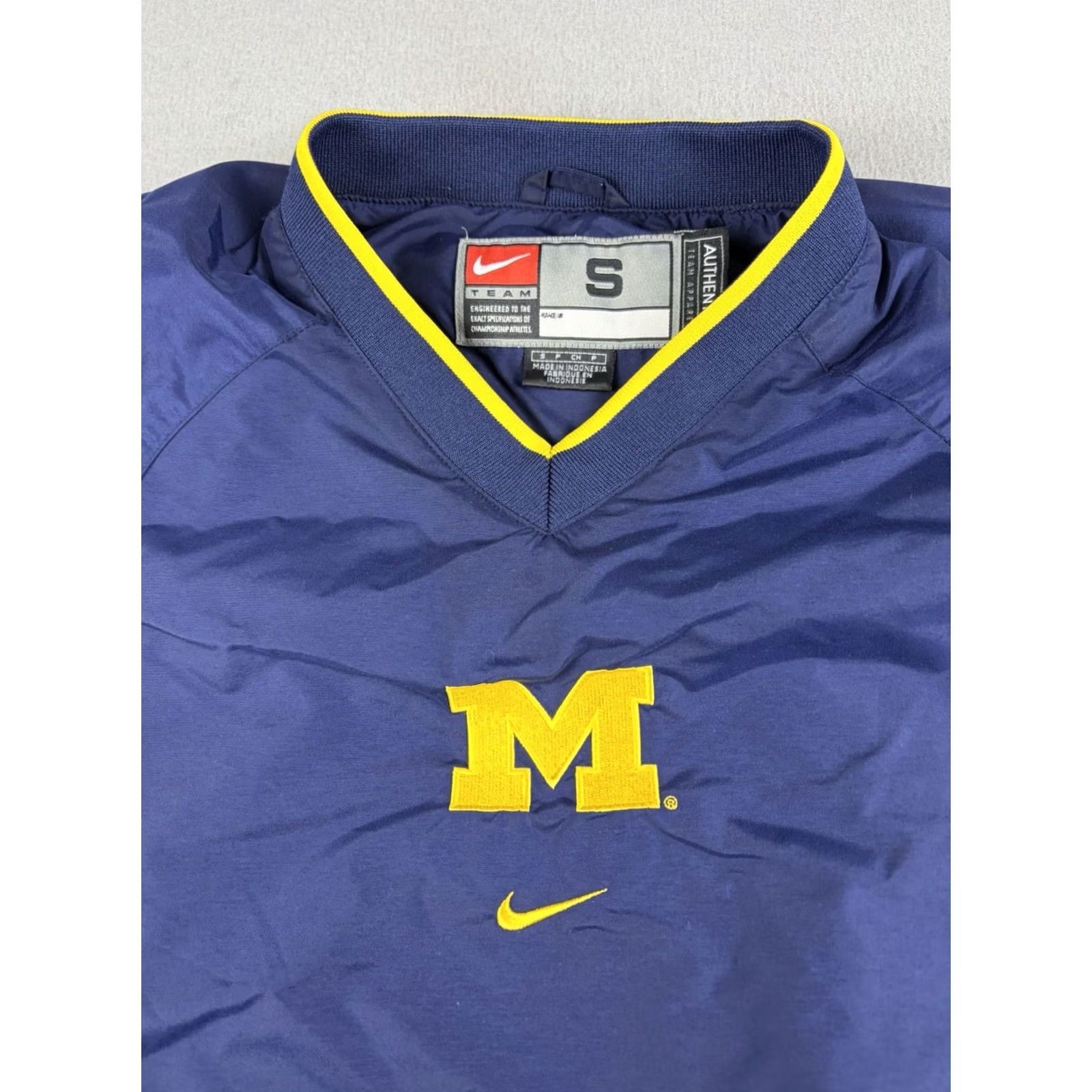 Nike VINTAGE Nike Michigan Wolverines Windbreaker Pullover Mens S Center Swoosh Jacket Size US S / EU 44-46 / 1 - 2 Thumbnail