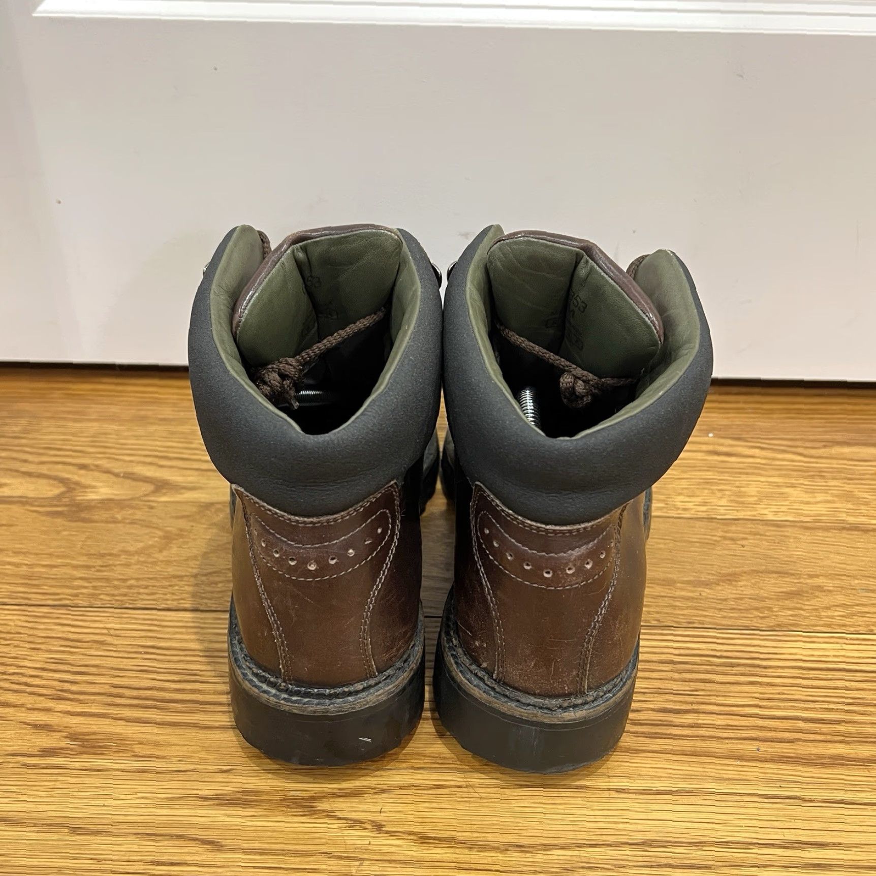 Cole Haan VINTAGE Cole Haan Men’s Brown Leather Rugged Boots Size 9 Ankle Waterproof Slip-Resistant Outdoor Casual Size US 9 / EU 42 - 5 Thumbnail
