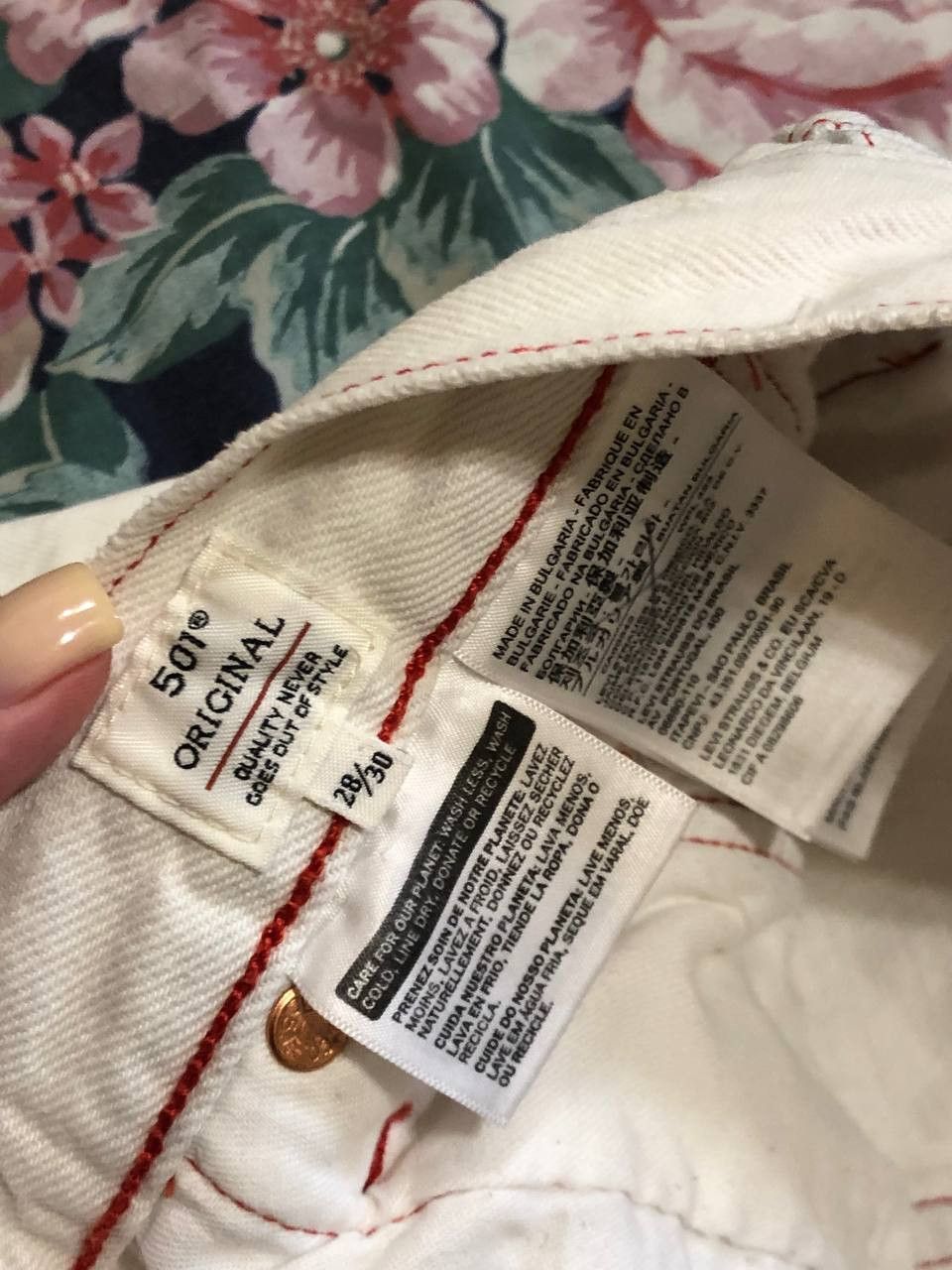 Levi's Vintage Levi's print stars Y2K jeans white streetwear Size 28" / US 6 / IT 42 - 3 Thumbnail
