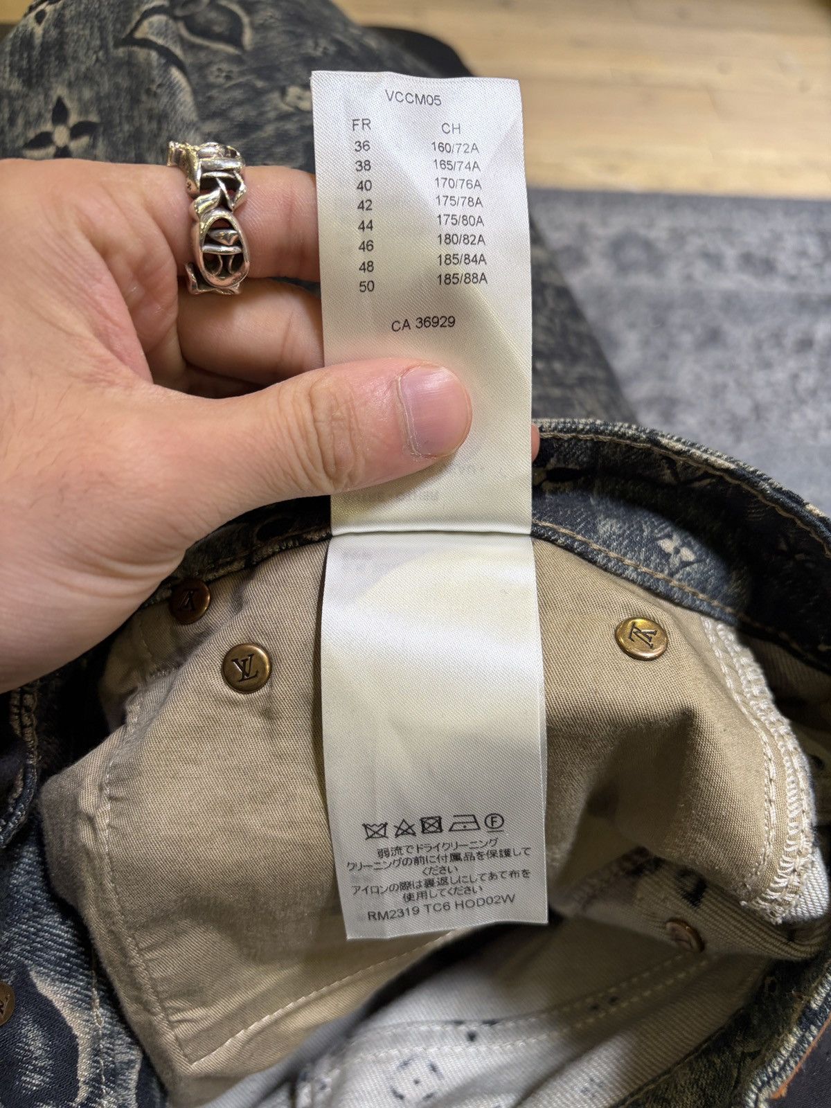 Louis Vuitton LOUIS VUITTON MONOGRAM CARPENTER Size US 32 / EU 48 - 5 Thumbnail