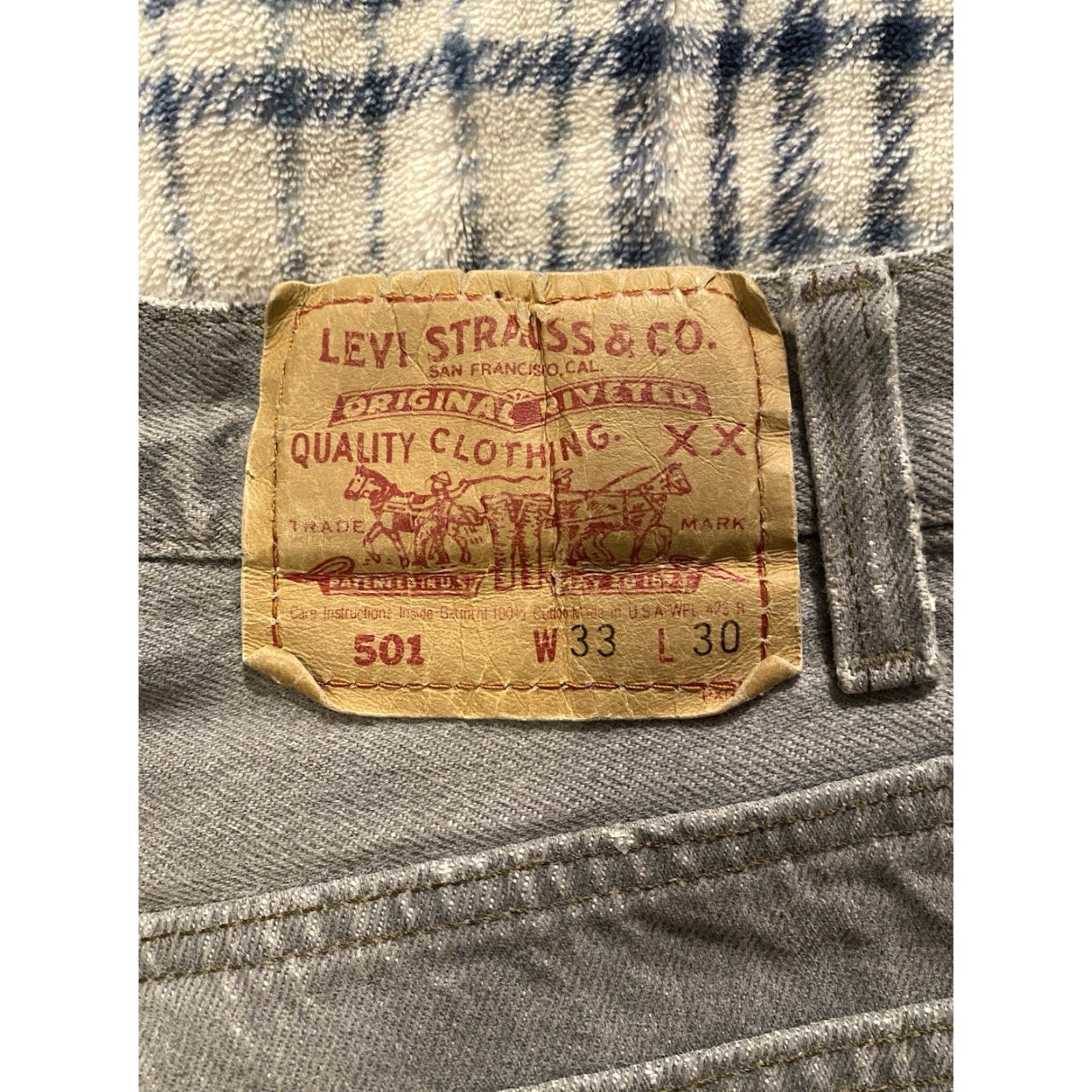Levi's VINTAGE Levi's 501 Jeans Gray Distressed Button Fly 32x30 USA 90s Grunge Mens Jeans Regular Straight Size US 32 / EU 48 - 3 Thumbnail