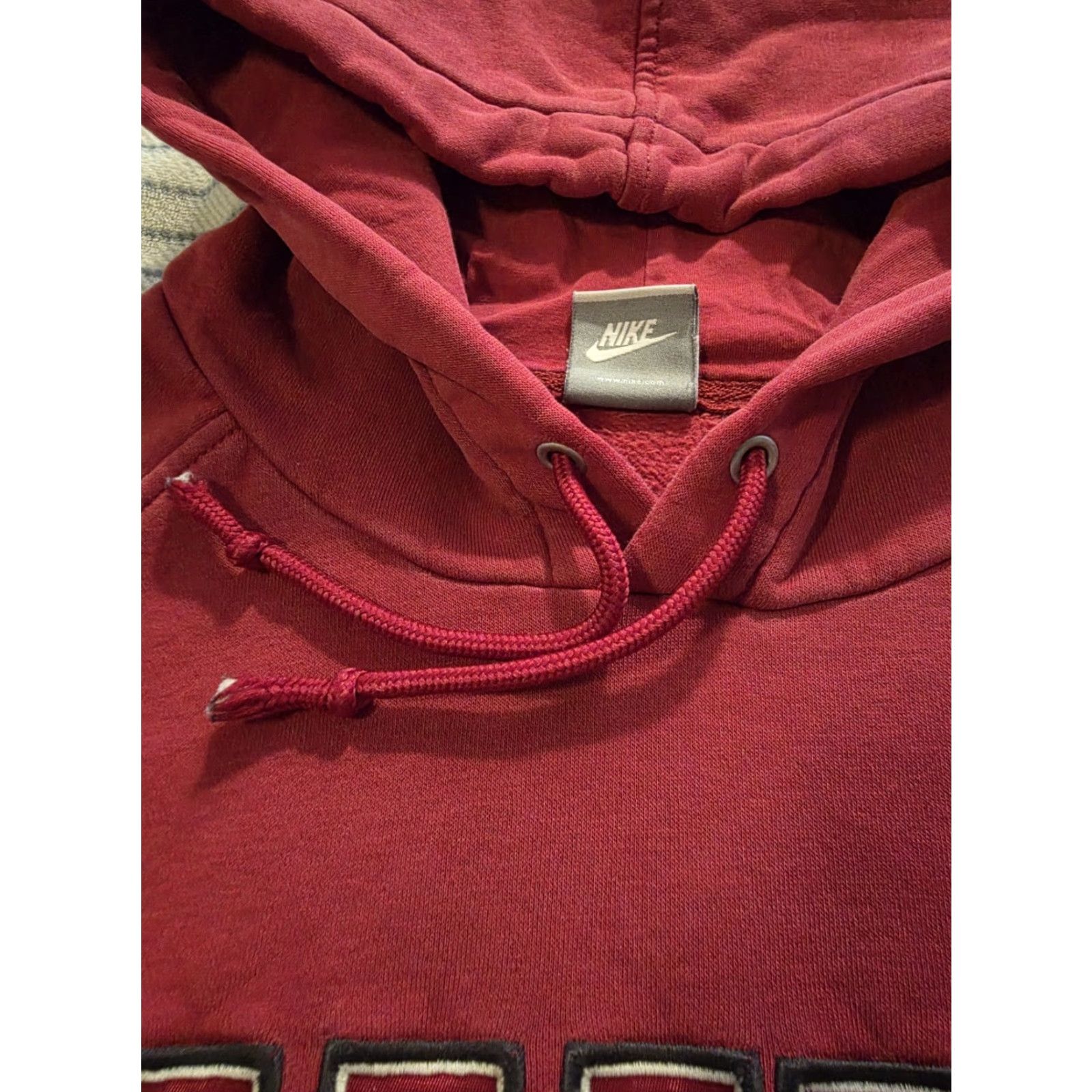 Nike VINTAGE Nike Center Swoosh Spellout Hoodie Men's Large Red Grunge Logo Embroidered Pullover Hooded with Pockets Size US L / EU 52-54 / 3 - 5 Thumbnail