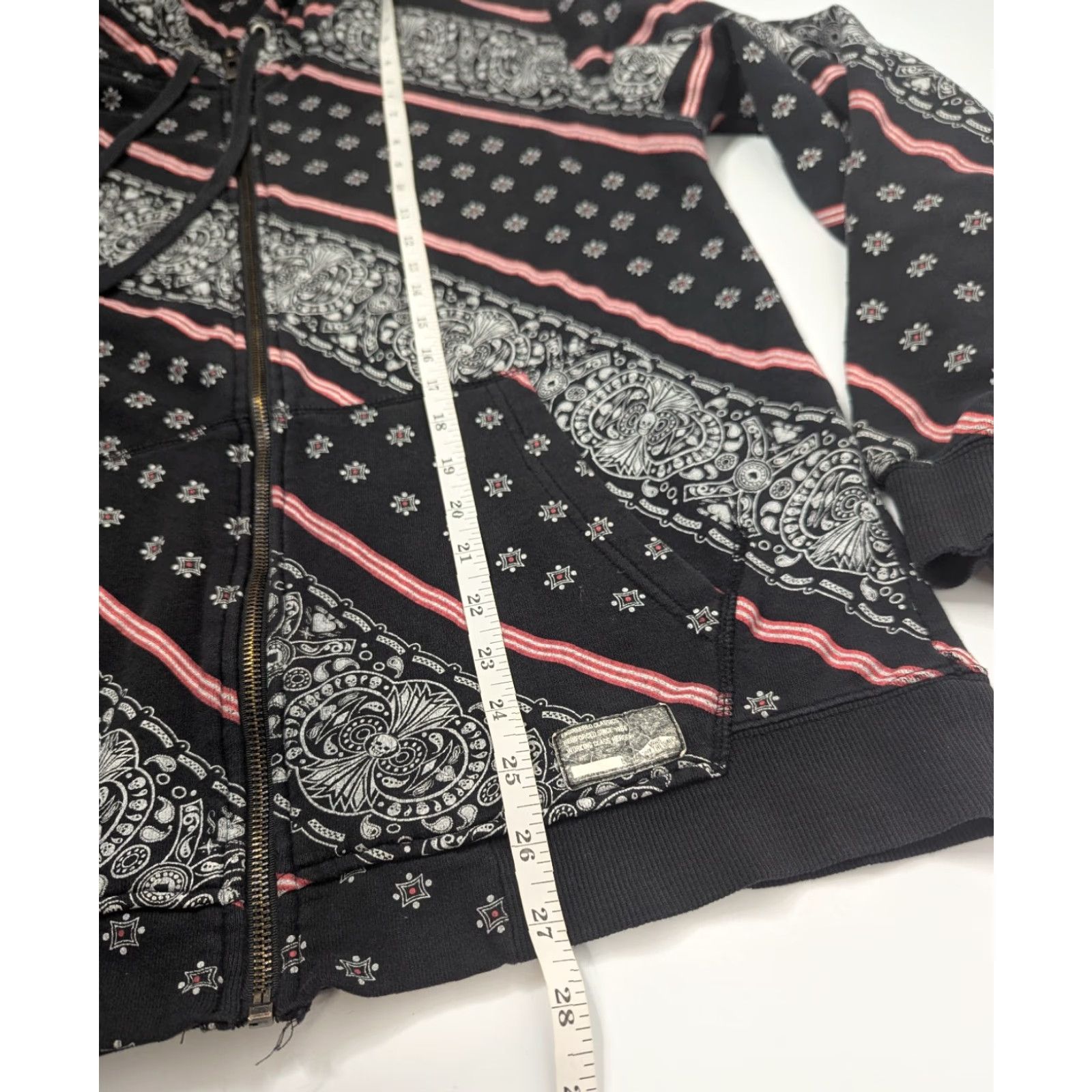 Vans VANS Hoodie Main Selling Point: Graphic Print Full Zip Black Paisley Skull Zip Hoodie L Vintage Mens Regular Size L Size US L / EU 52-54 / 3 - 5 Thumbnail