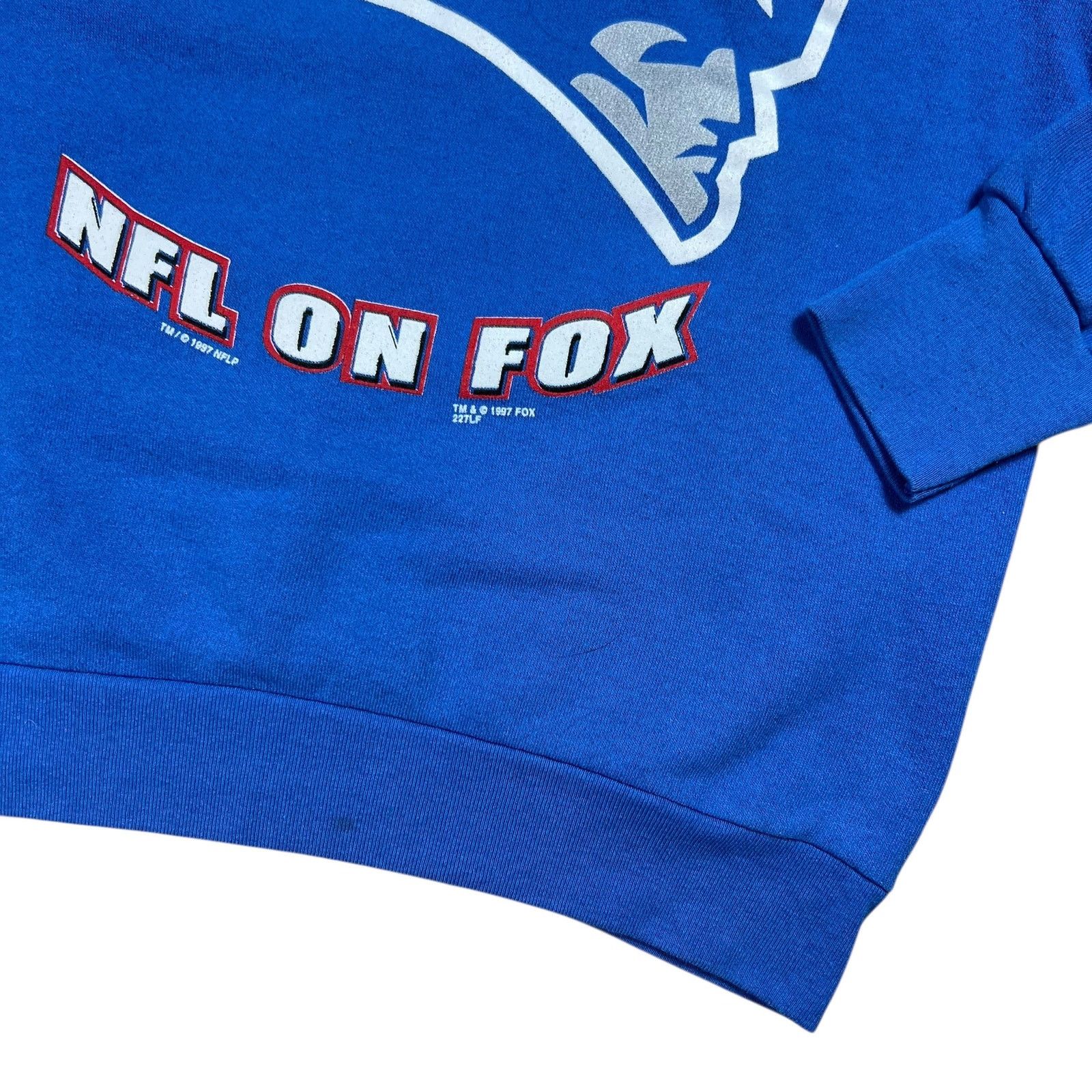 Delta × NFL × Vintage Vintage 1997 New England Patriots NFL Fox Spell Out Crewneck Size US M / EU 48-50 / 2 - 3 Thumbnail