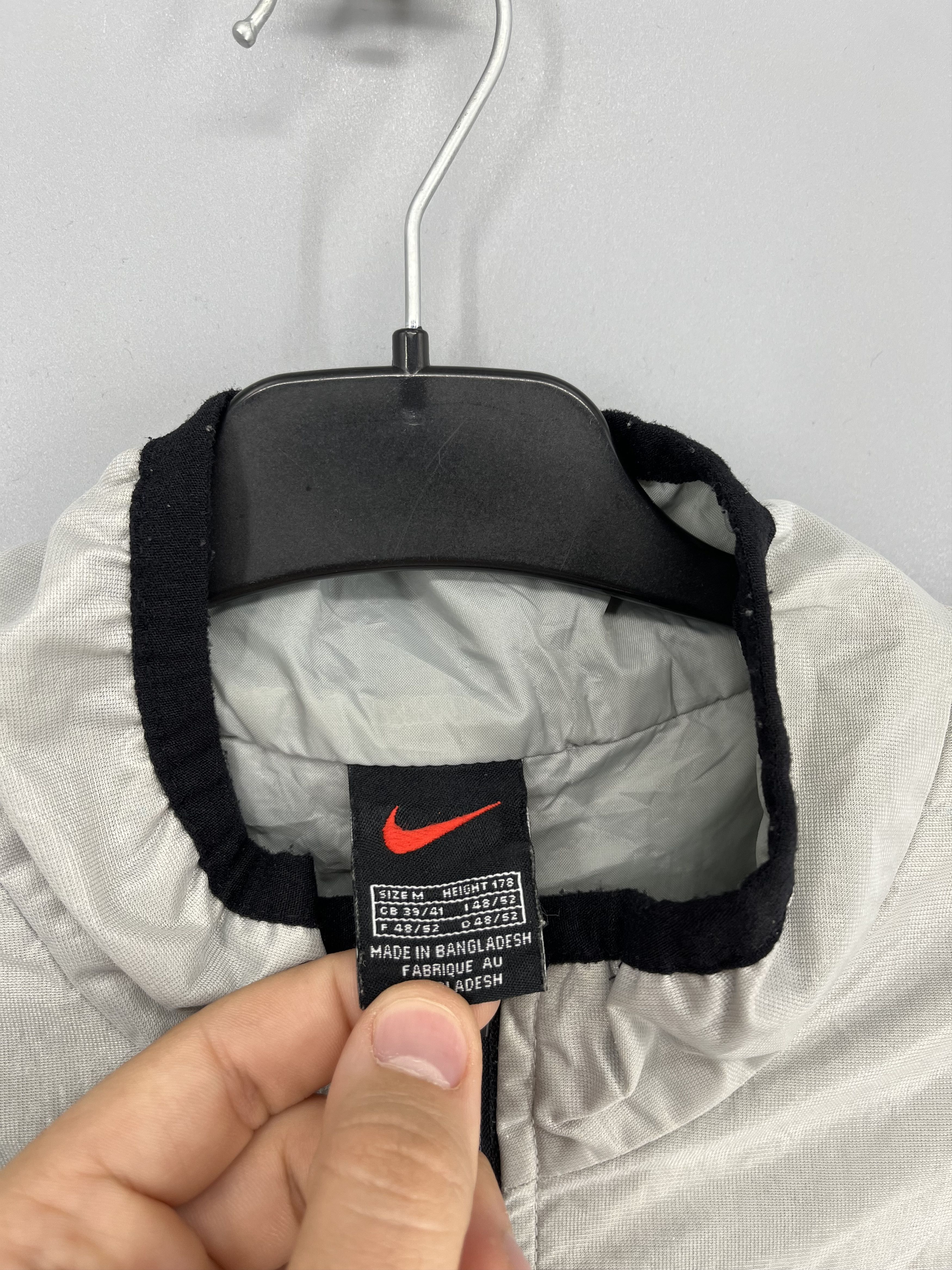 Nike Vintage Nike Pullover Windbreaker Hoodie Grey Size-M Size US M / EU 48-50 / 2 - 10 Thumbnail