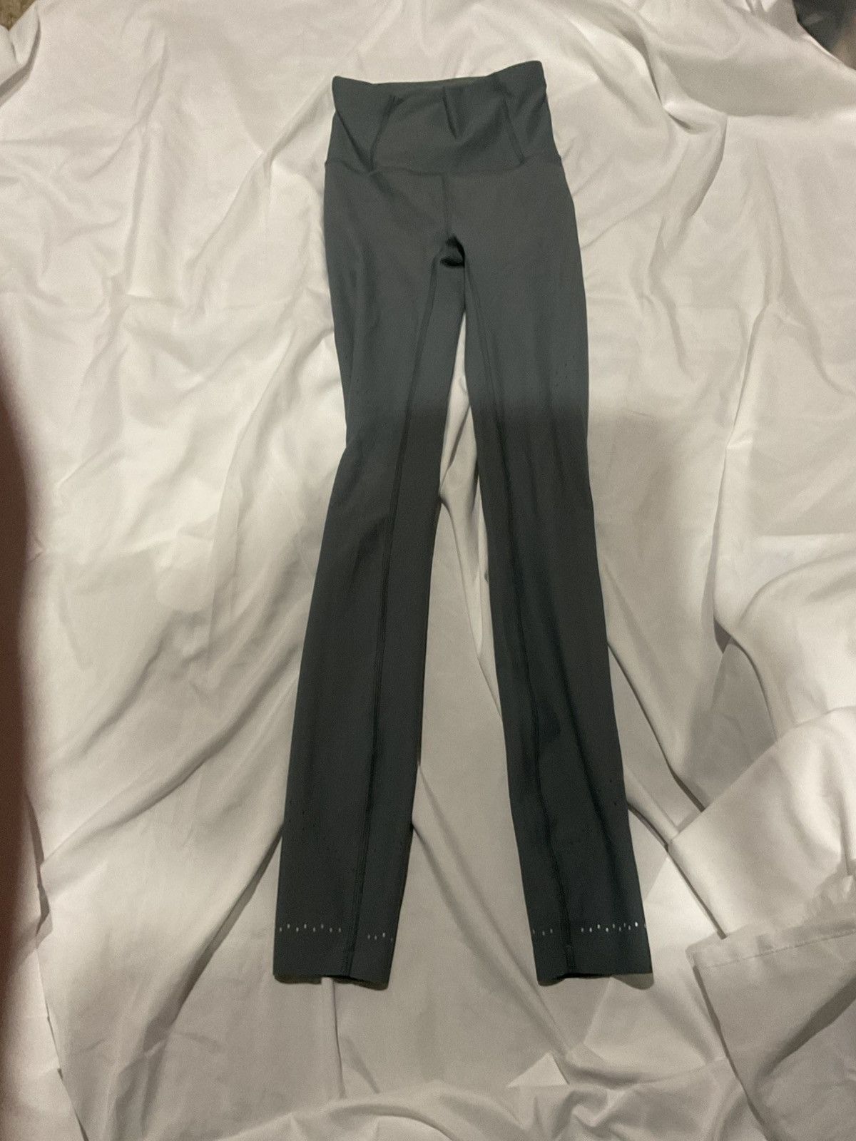 Lululemon Lululmon Zoned In Leggings Size 2 in grey Size 23" - 2 Thumbnail