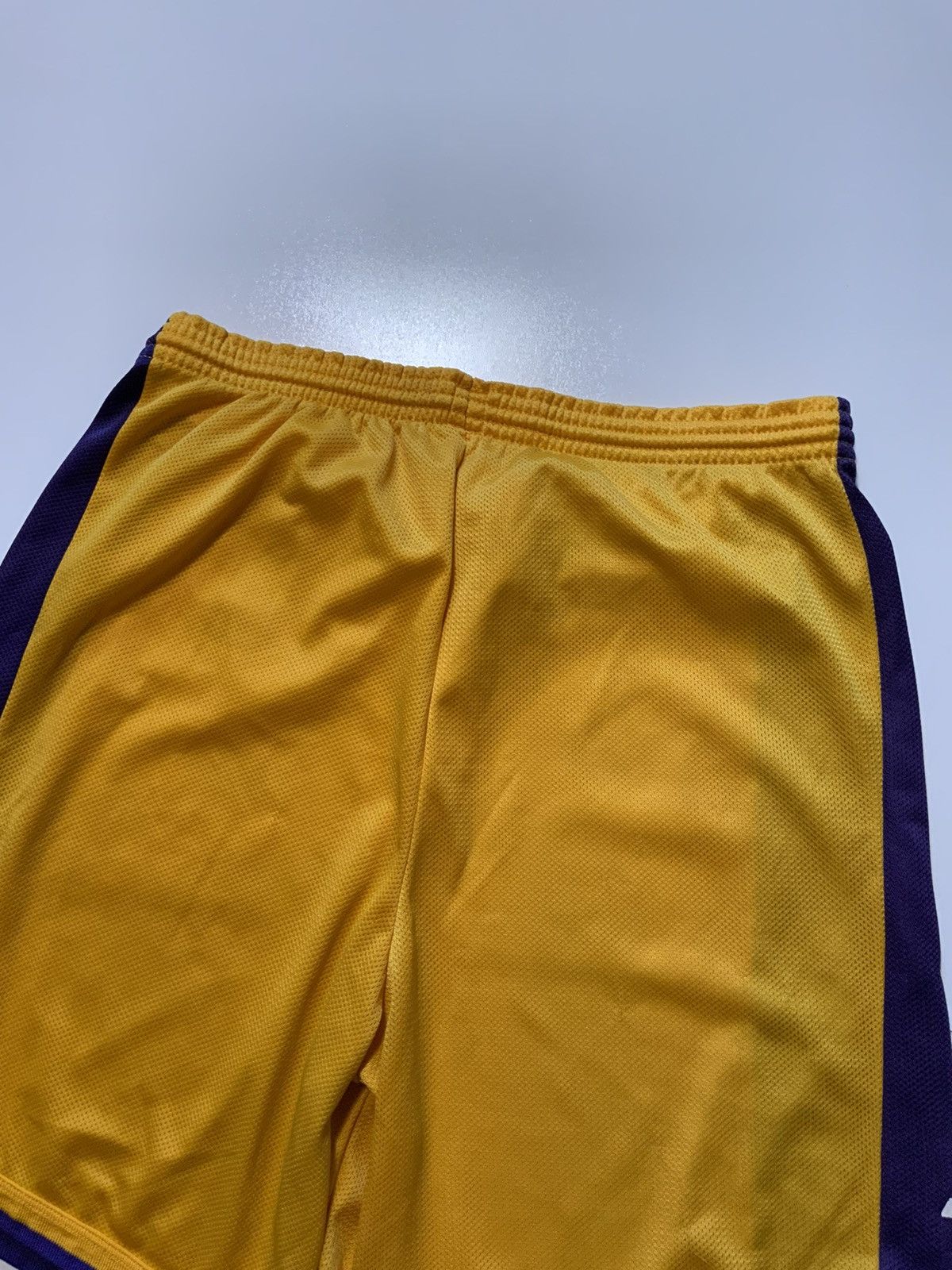Champion × NBA × Vintage Vintage 90s Champion Los Angeles Lakers Basketball Shorts Size US 32 / EU 48 - 8 Thumbnail