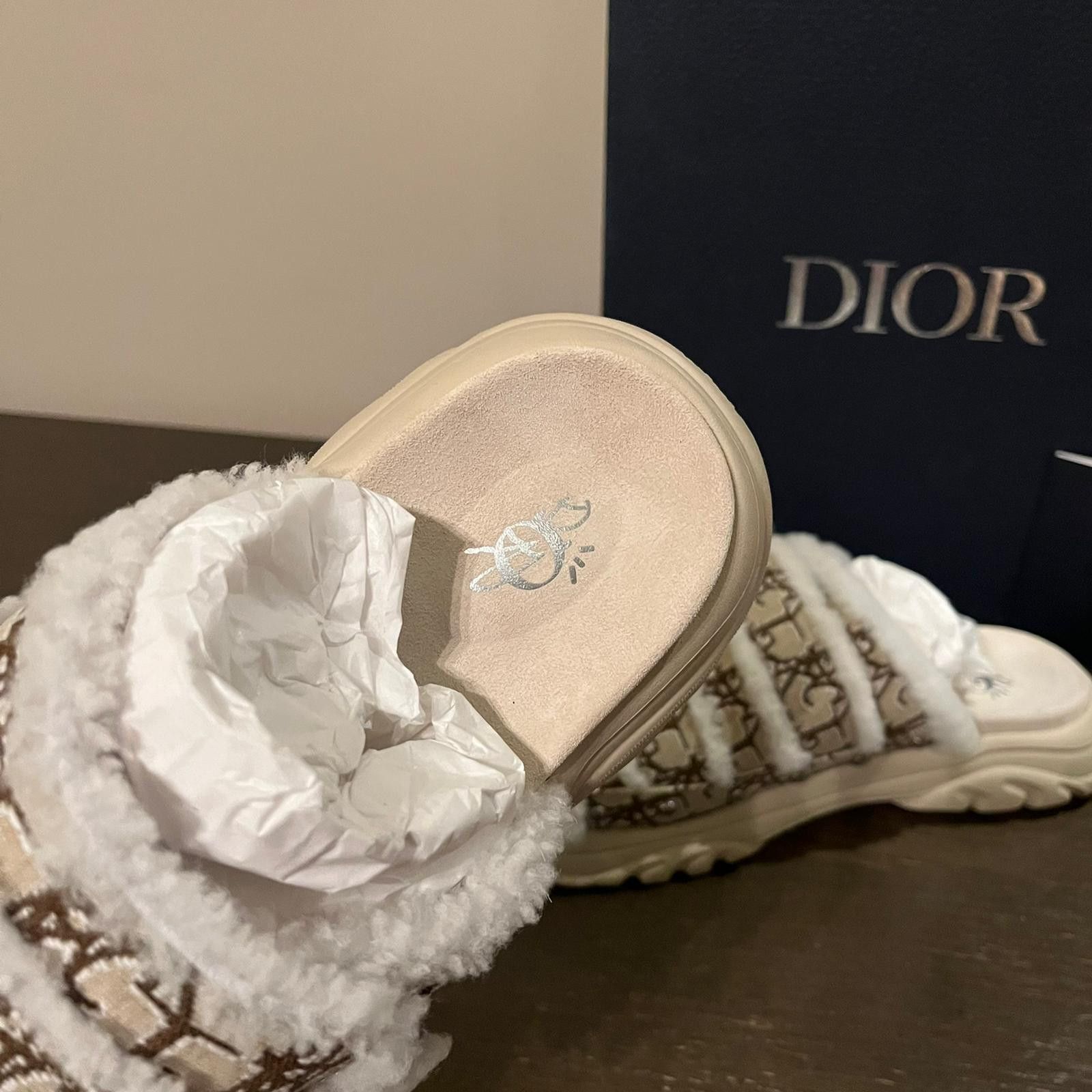 Dior × Travis Scott H-Town Sandals Shearling Embroidered in Ivory/White/Brown Size US 8 / EU 41 - 4 Thumbnail