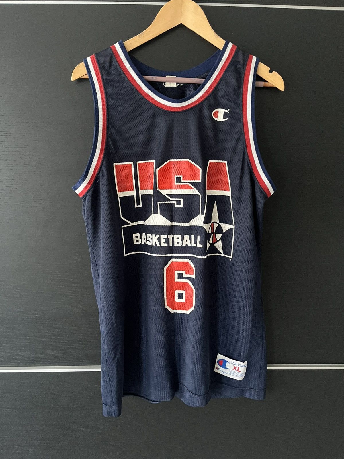 Champion vintage 90’ basketball ewing jersey