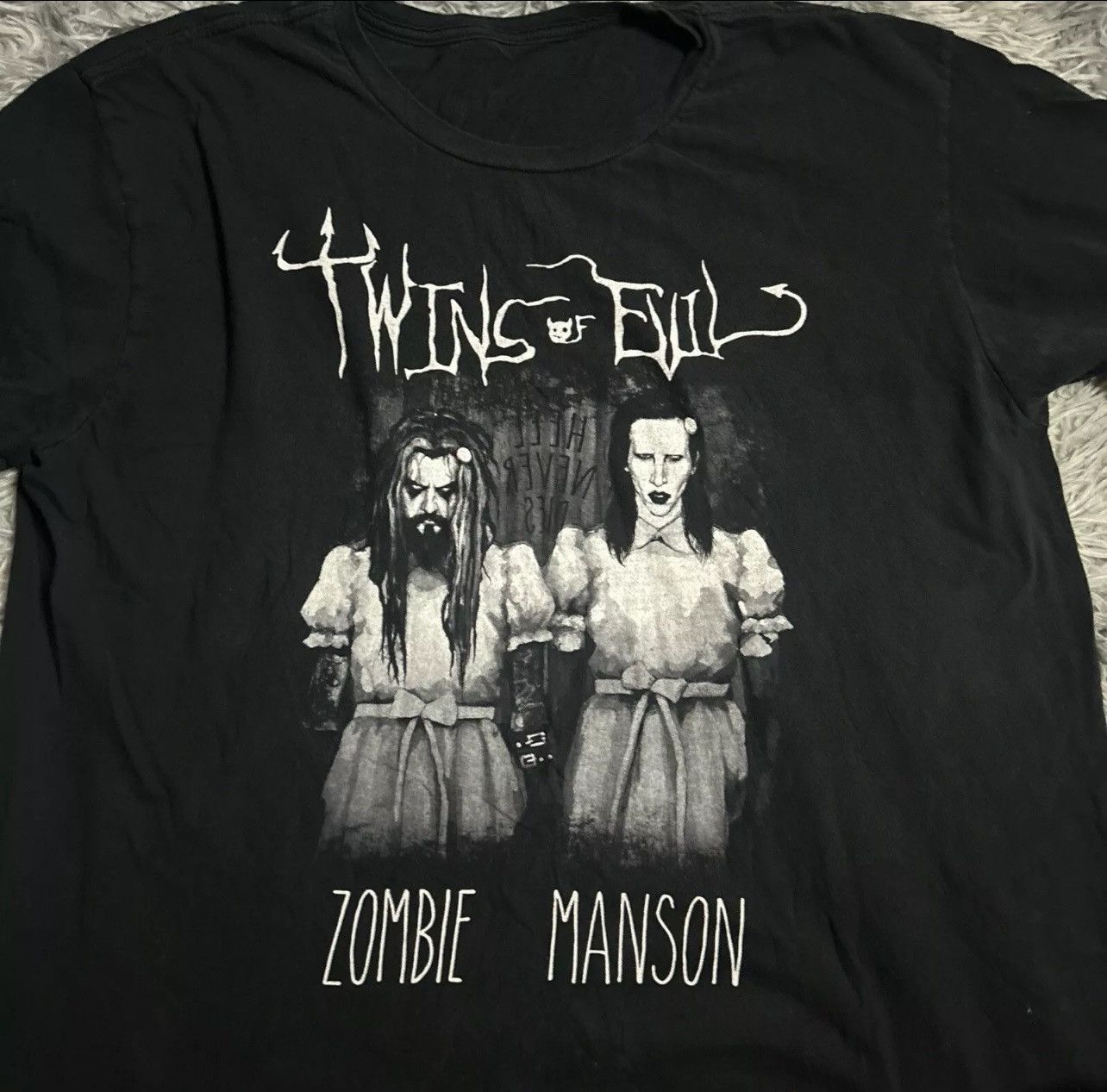 Marilyn Manson ROB ZOMBIE MARILYN MANSON TWINS OF EVIL T SHIRT XL Size US XL / EU 56 / 4 - 2 Thumbnail