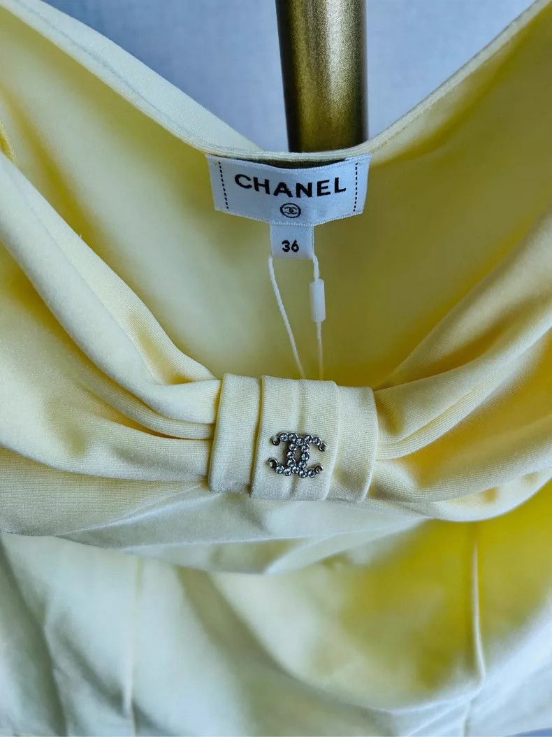 Chanel Chanel 23s goose yellow chest Size XS / US 0-2 / IT 36-38 - 3 Thumbnail