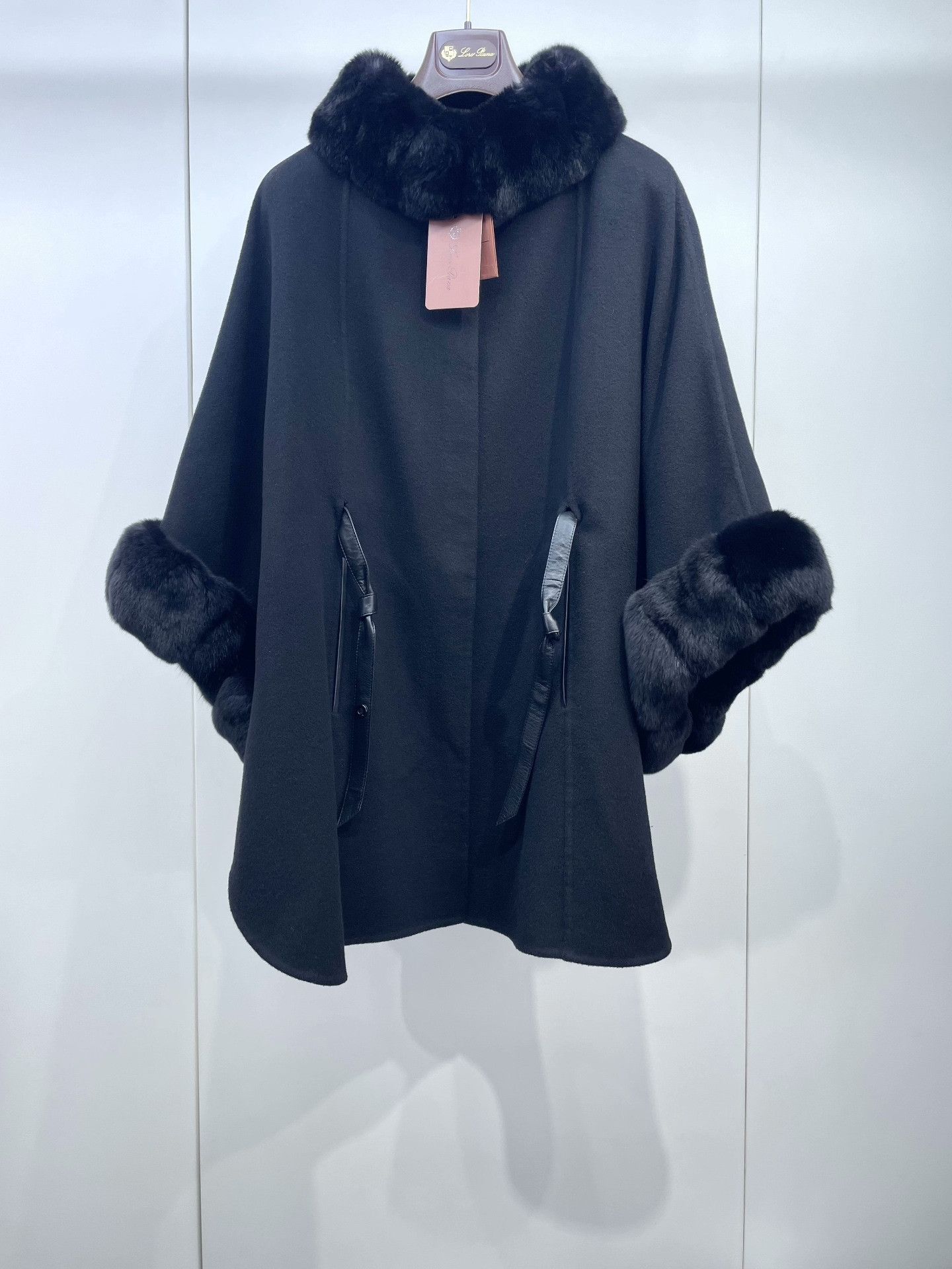 Loro Piana Loro Piana Chinchilla Cashmere Cape Coat Size M / US 6-8 / IT 42-44 - 1 Thumbnail