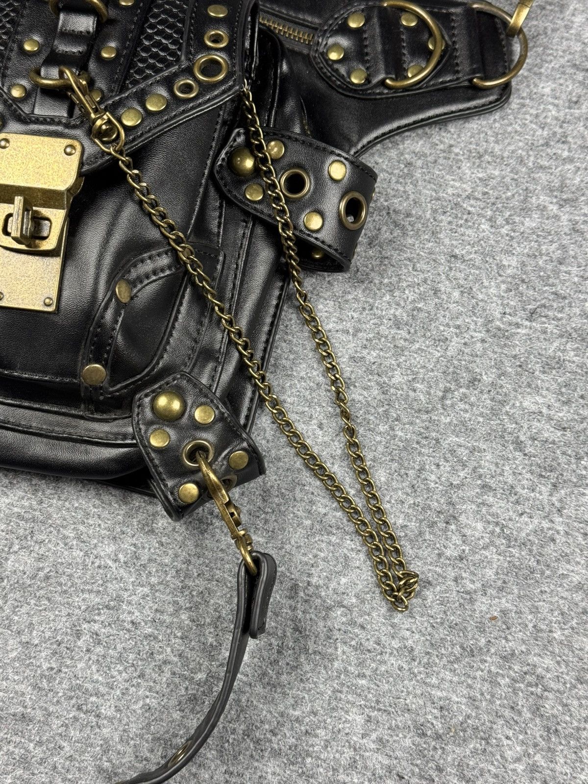 Japanese Brand Faux leather Avant Garde leg bag Size ONE SIZE - 3 Thumbnail