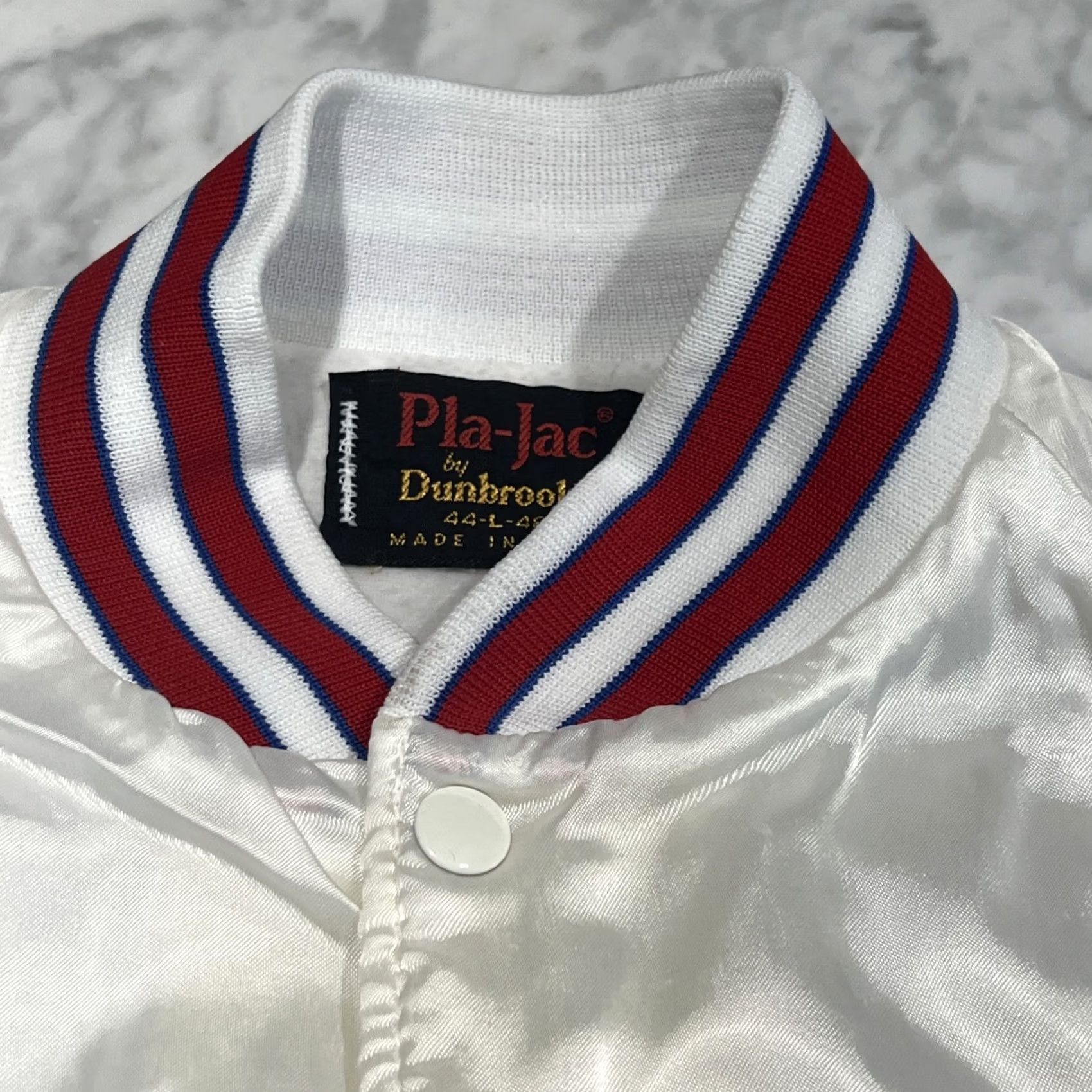 Vintage VINTAGE Knix FM 102.5 Satin Bomber Jacket White Large Arizona Country Music Mens Size US L / EU 52-54 / 3 - 4 Thumbnail