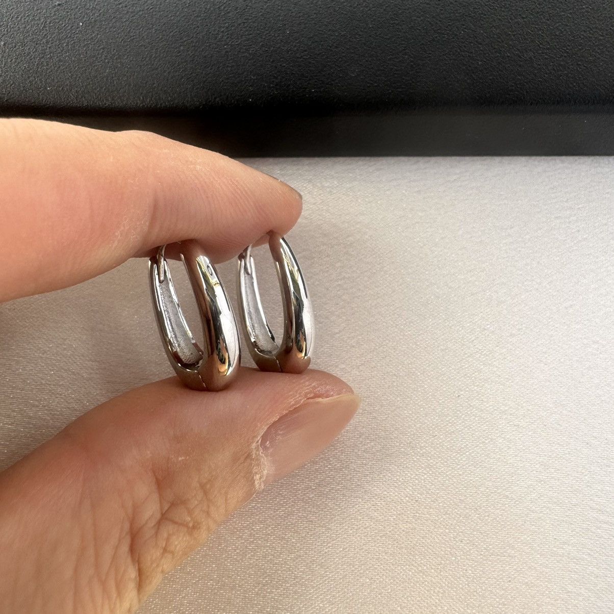 Designer Small Oval Silver Hoop Earrings for Women Size ONE SIZE - 4 Thumbnail