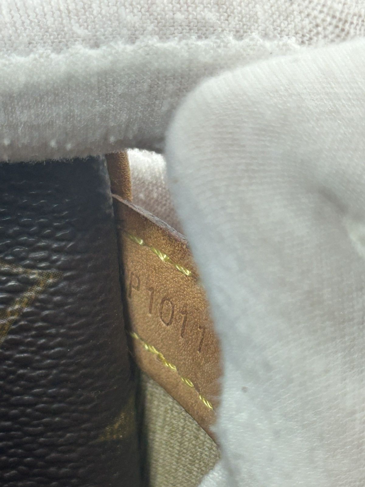 Louis Vuitton Louis Vuitton Monogram Reporter Messenger Bag Size ONE SIZE - 5 Thumbnail