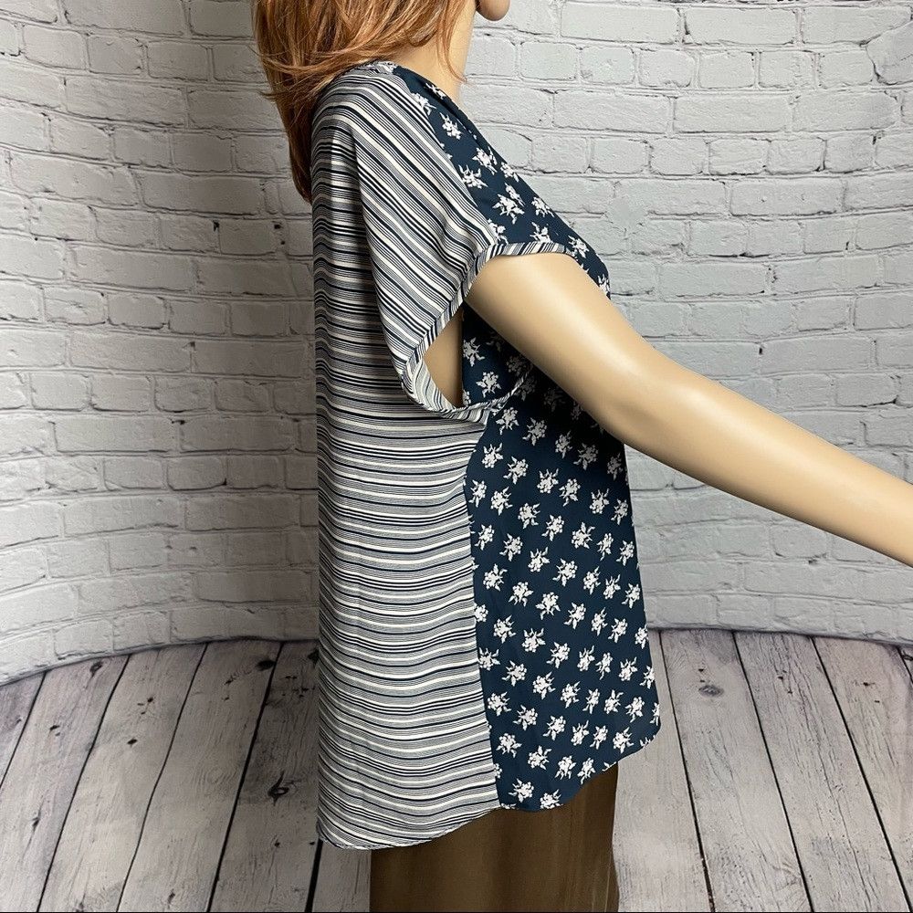 Alfani Alfani Top Blue Beige Front Floral Back Striped Hi-Low Top Size M / US 6-8 / IT 42-44 - 4 Thumbnail