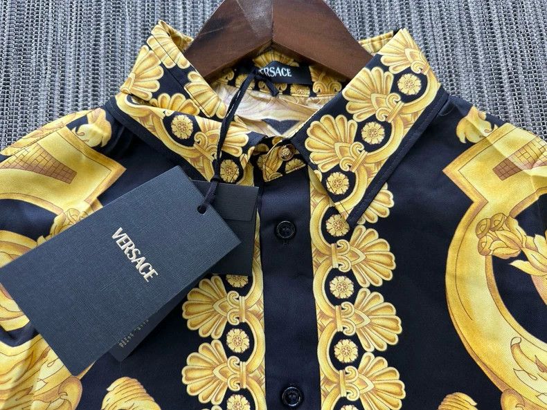 Versace Versace Silk shirt Size US S / EU 44-46 / 1 - 3 Thumbnail