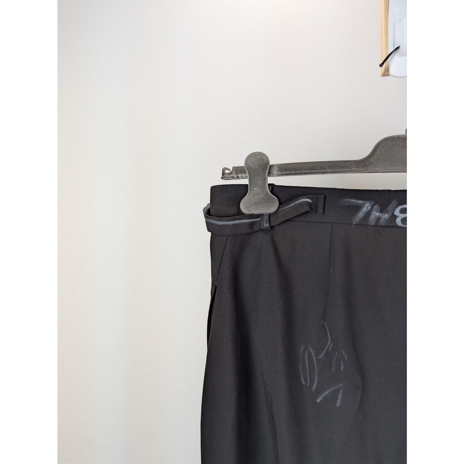 Balenciaga o1rshd1 Fluid Wool Barathea Skater Tailored Pants in Black Size US 30 / EU 46 - 13 Thumbnail