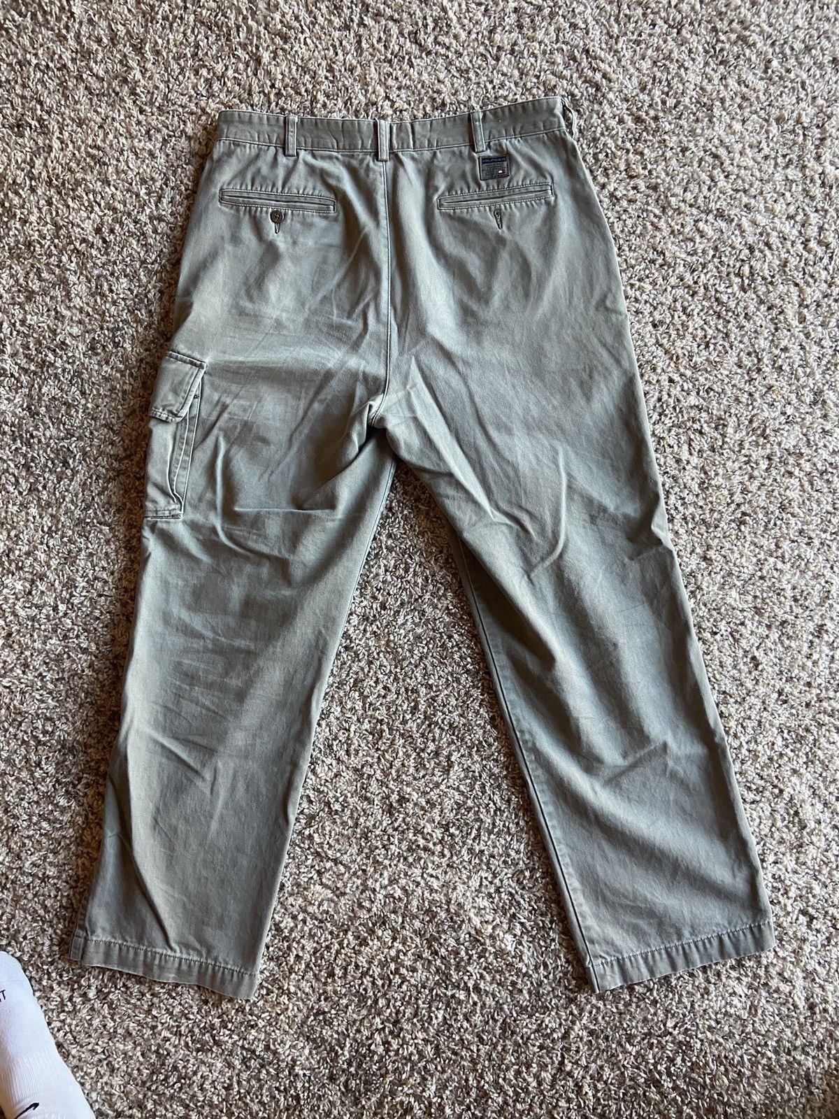 Tommy Hilfiger Vintage Men’s Tommy Hilfiger Baggy Cargo Pants Size US 33 - 2 Thumbnail